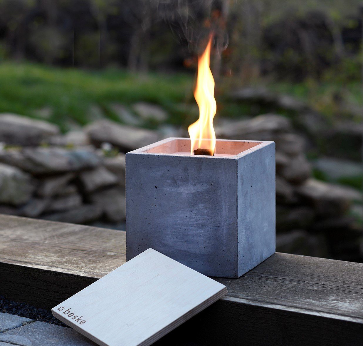 beske Outdoorkerze Betonfeuer® - Fuego mit Dauerdocht Kerzenfresser Tischfeuer (17x17x17), Unendliche Brenndauer