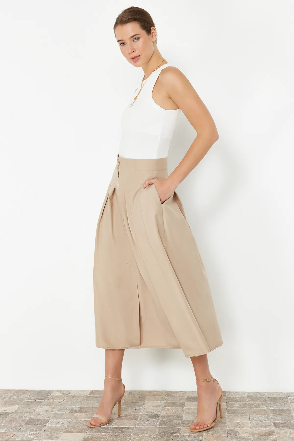 Trendyol Collection  Beiger Midirock - Faltendetail und geknöpfte Vorderseite, gewebt TWOSS24ET00169
