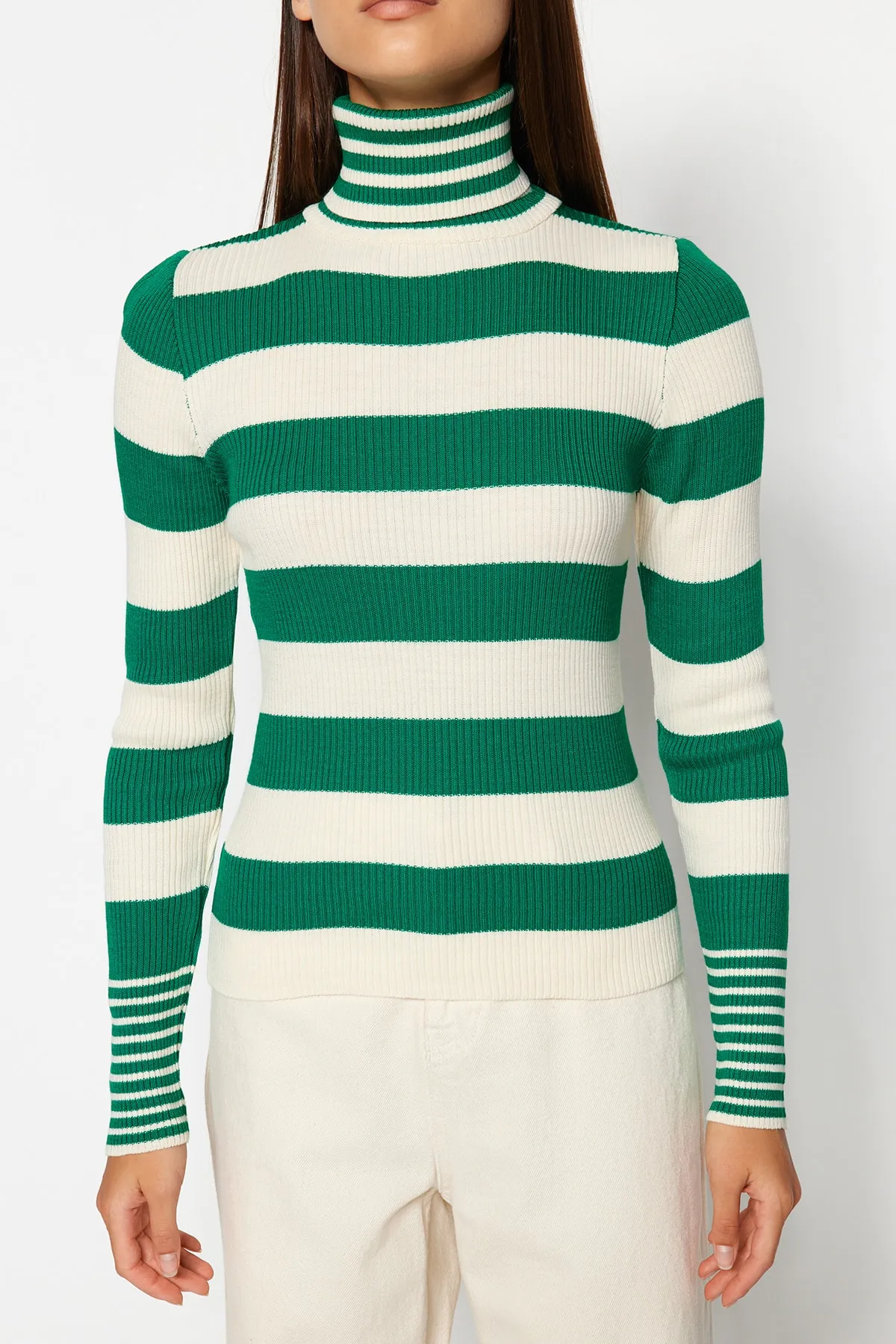 Trendyol Collection  Steinfarbener gestreifter Strickpullover TWOAW24KZ00637