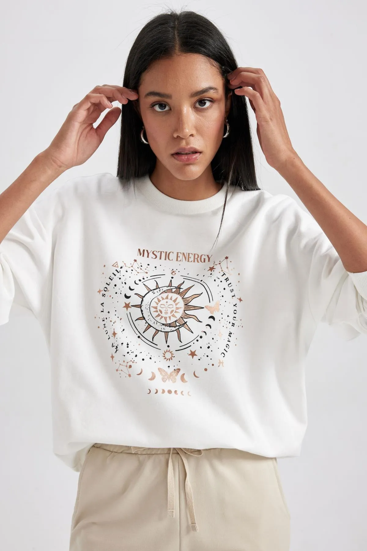 DeFacto  Dünnes Sweatshirt mit Rundhalsausschnitt und Relax Fit B1808ax23au