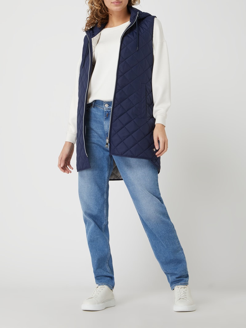 Steppjacke mit Label-Patch in marineblau