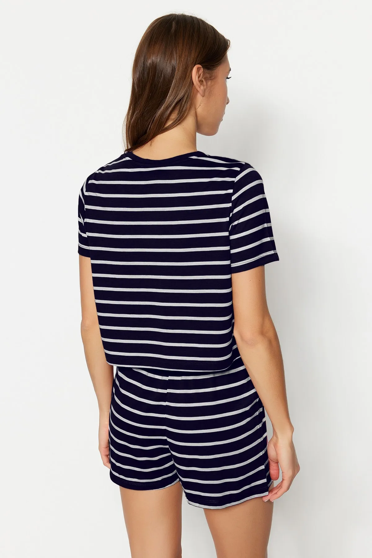 Trendyol Collection  Marineblaues, mit Regenbogen bedrucktes T-Shirt-Shorts-Strick-Pyjama-Set THMSS20PT0230