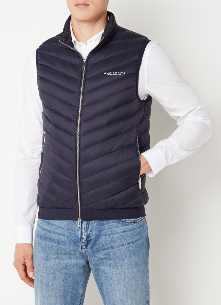 Gilet trapuntato Armani Exchange con imbottitura in piuma e tasche con cerniera.