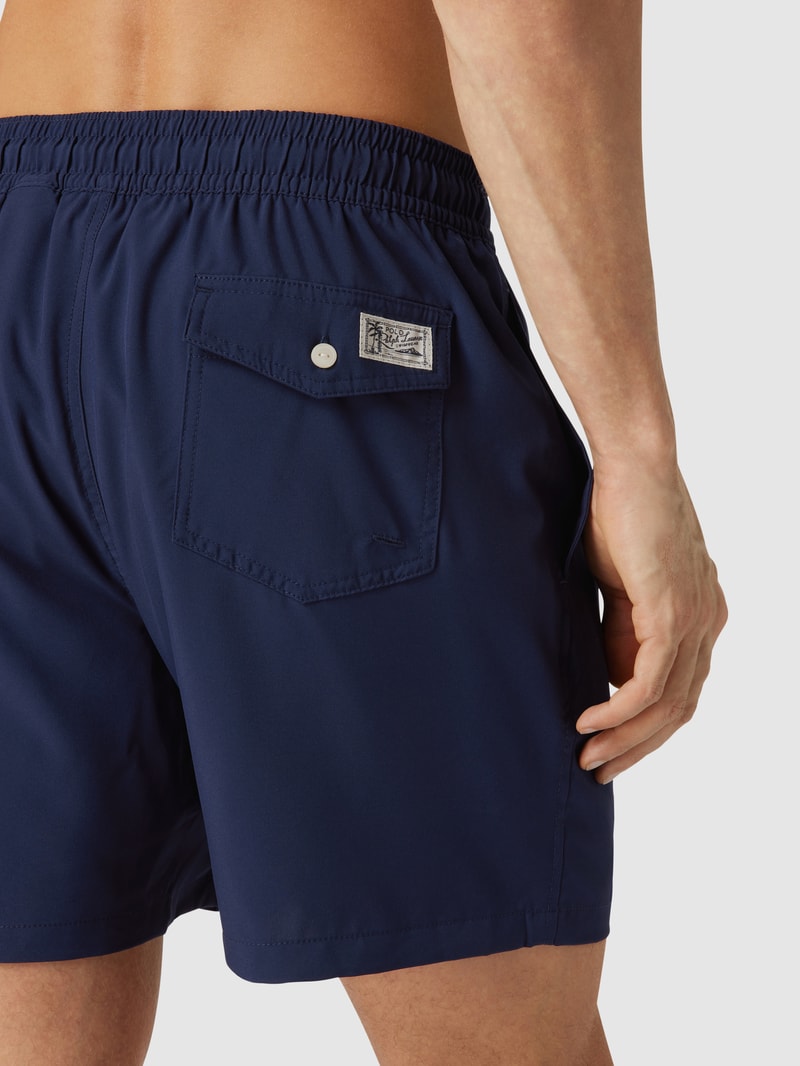 Badehose mit kontrastiven Details in marineblau
