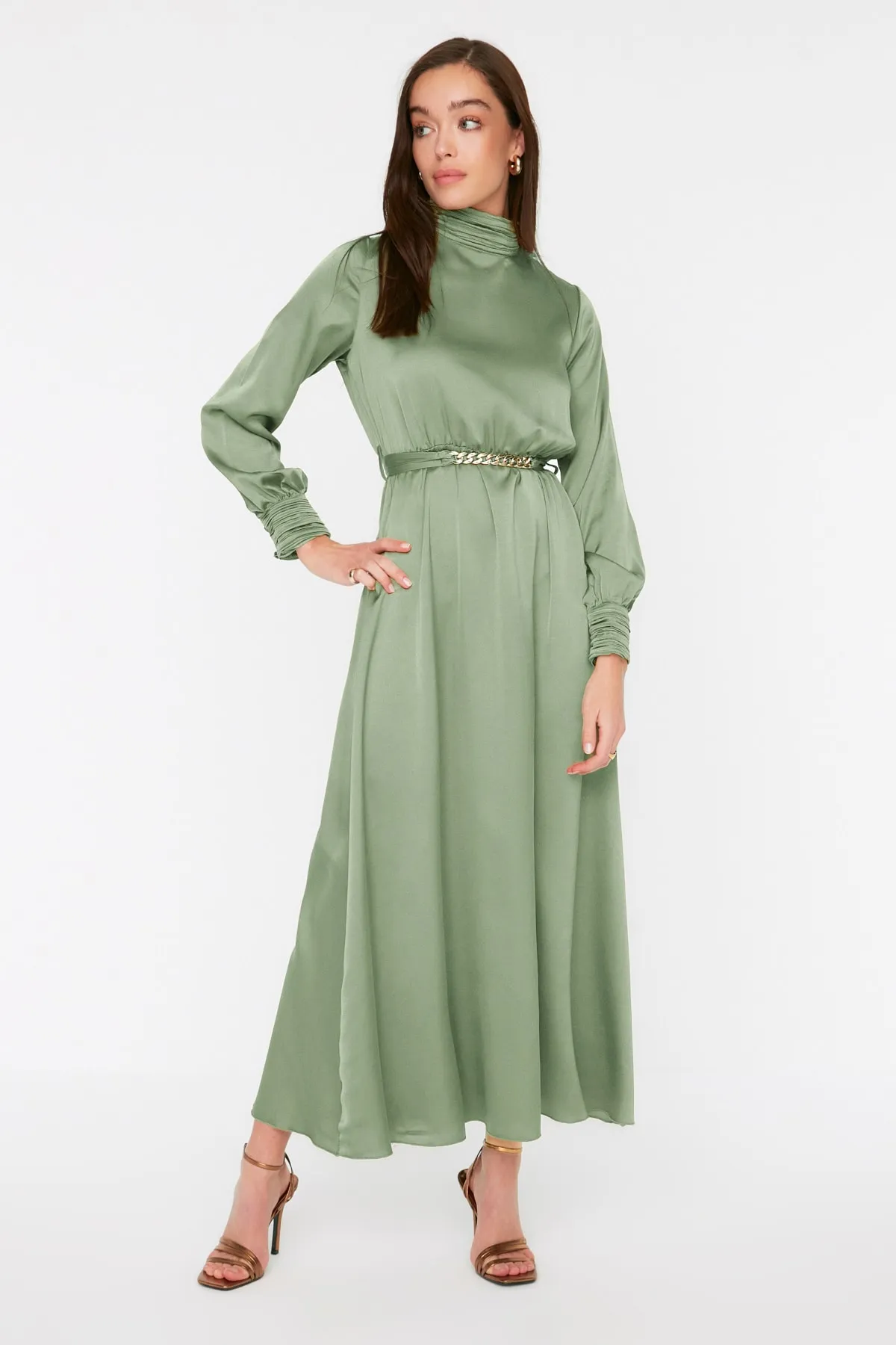 Trendyol Modest  Grünes gewebtes Abendkleid mit drapiertem Kragen und Manschetten, Gürtel TCTSS22EB0142