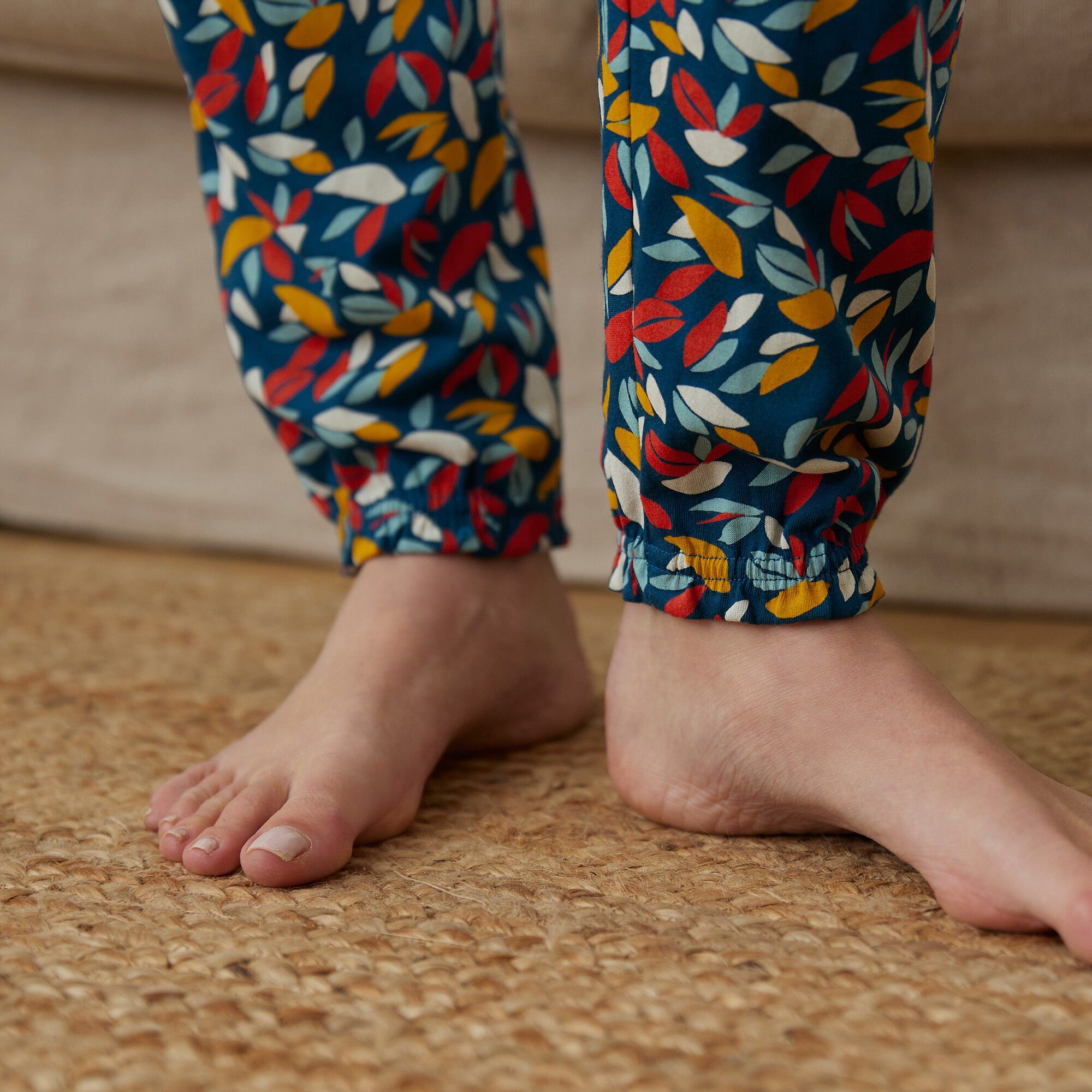 Pyjama volanté avec masque occultant assorti offert