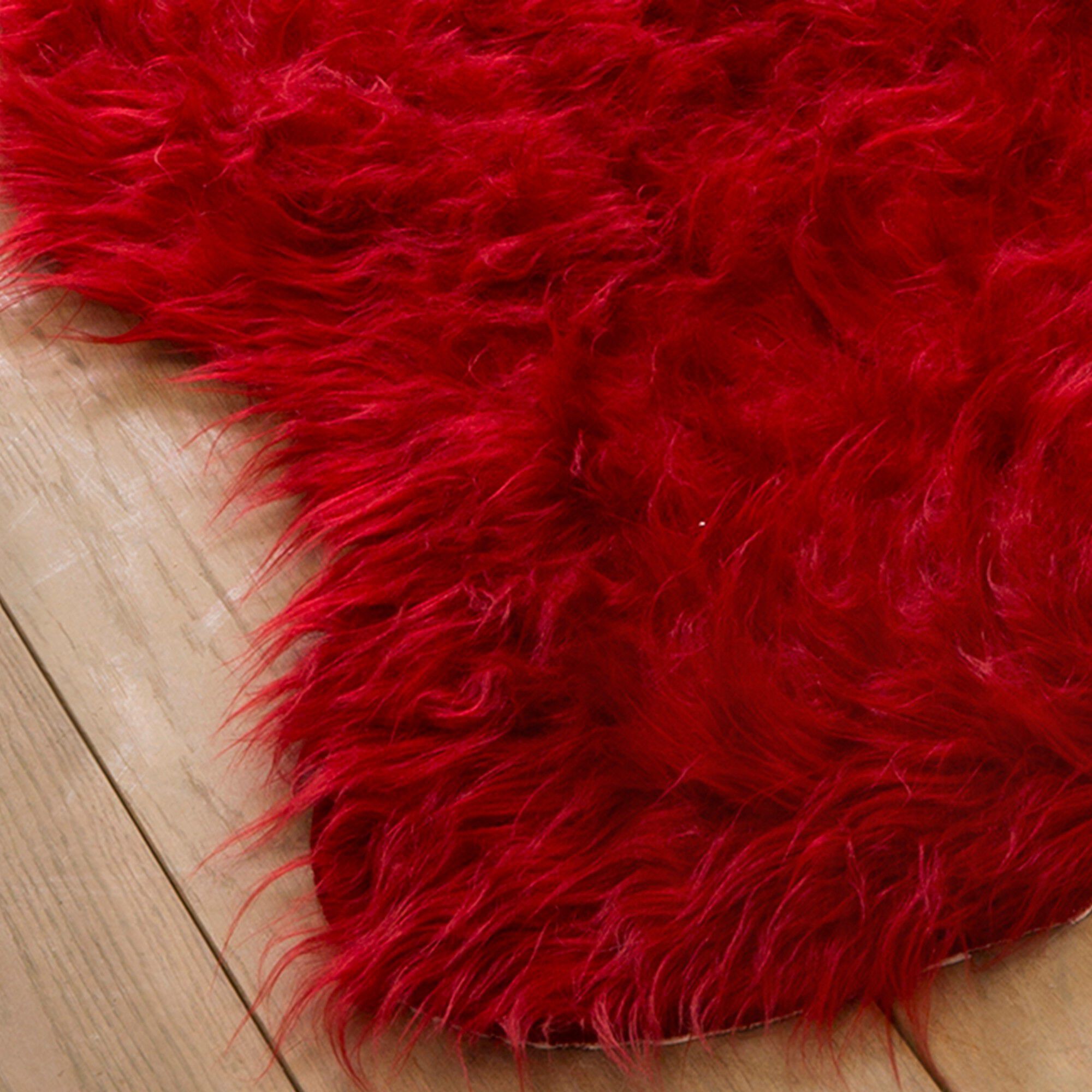 Tapis poils forme peau de bête
