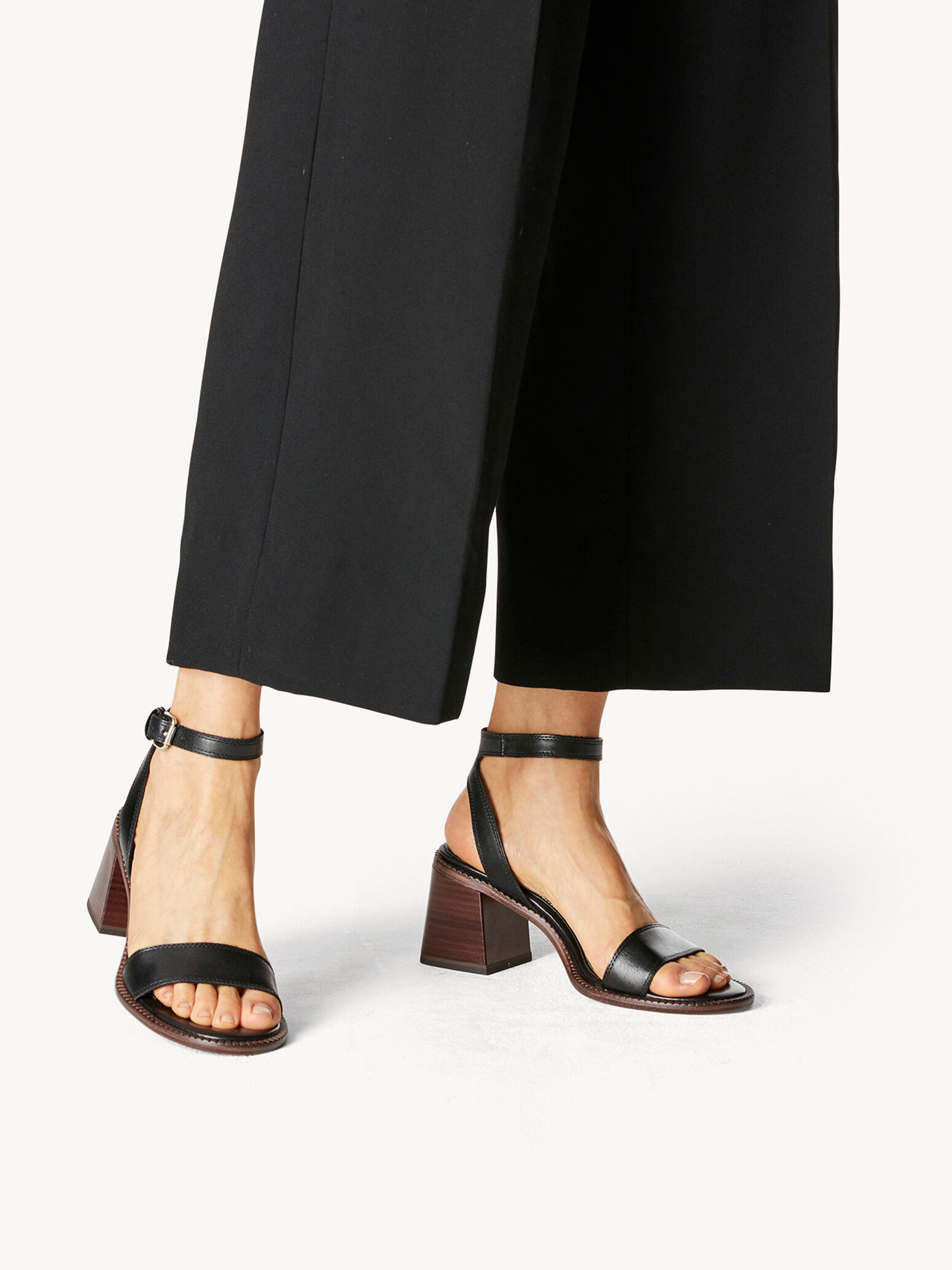 Sandale à talon en cuir - noir