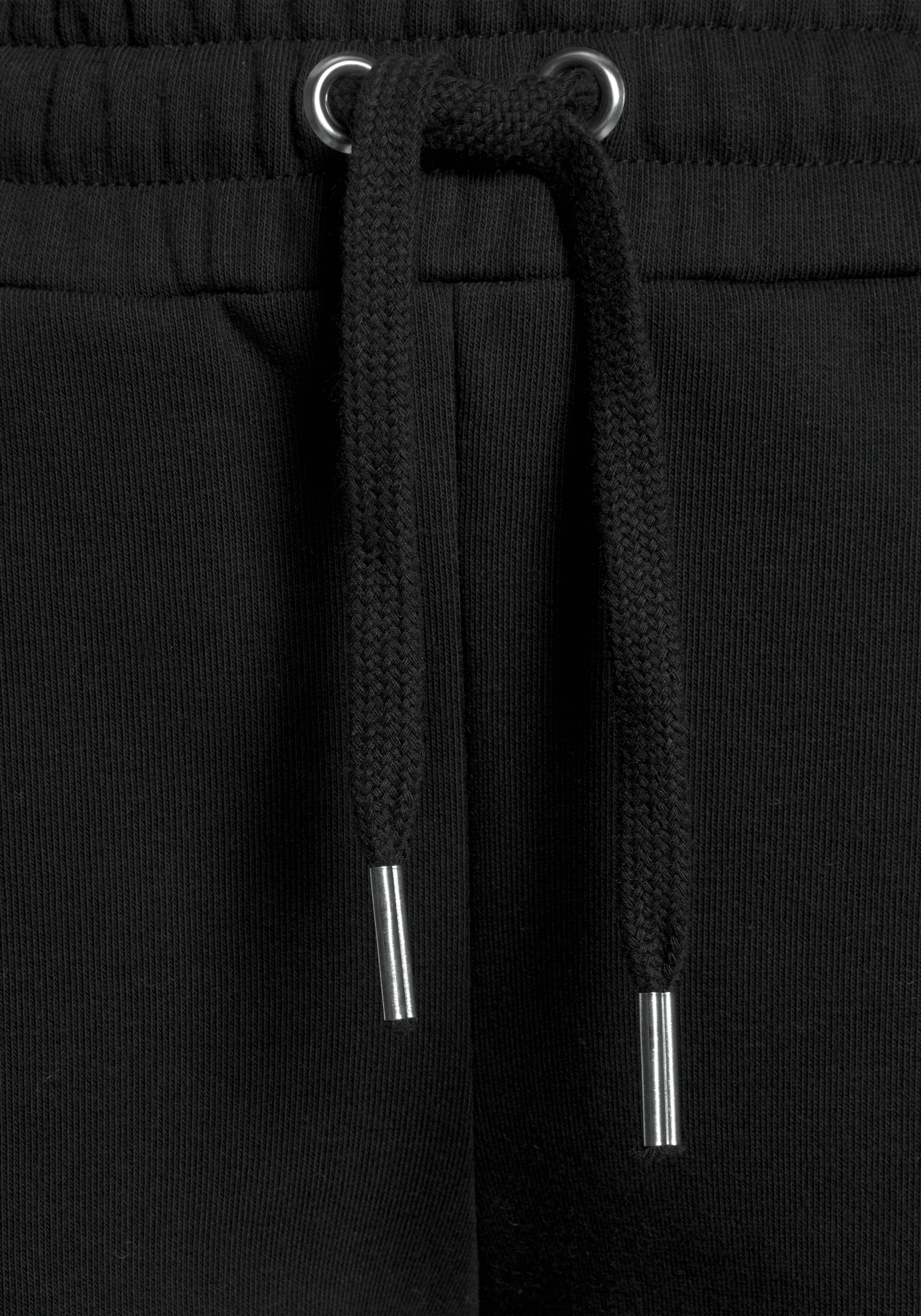 Bench. Relaxhose mit Logostickerei, Loungeanzug