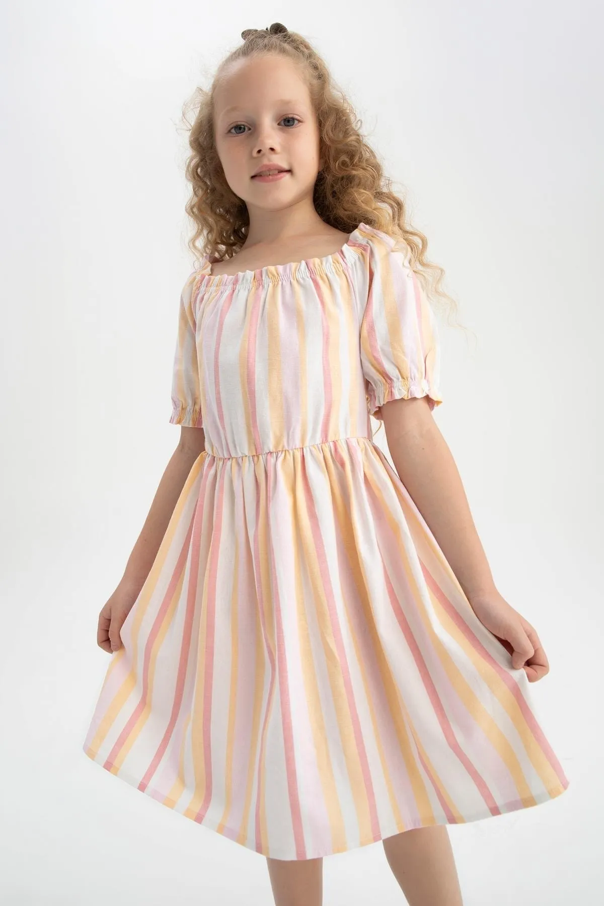 DeFacto  Gestreiftes Kurzarmkleid aus Baumwollleinen für Mädchen W7755a622sm