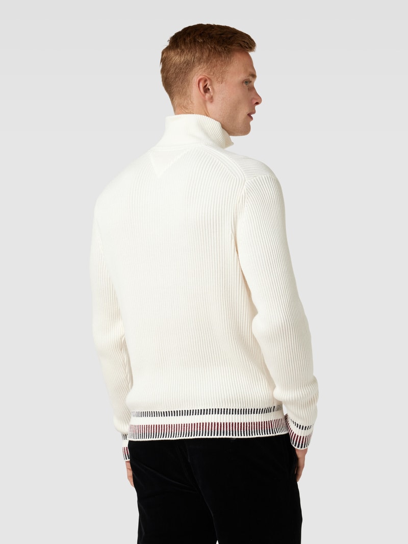 Strickpullover mit Kontrastbesatz in offwhite