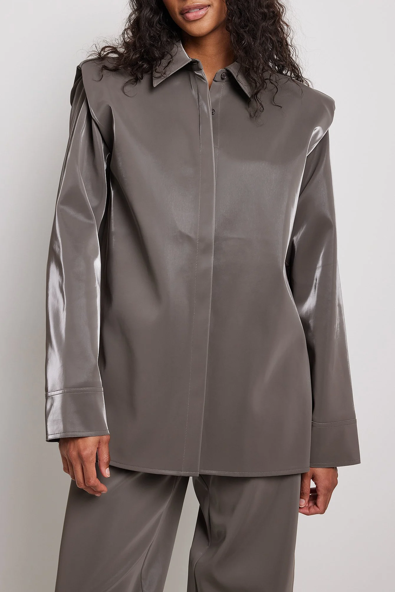 Hemd mit Oversize Schultern