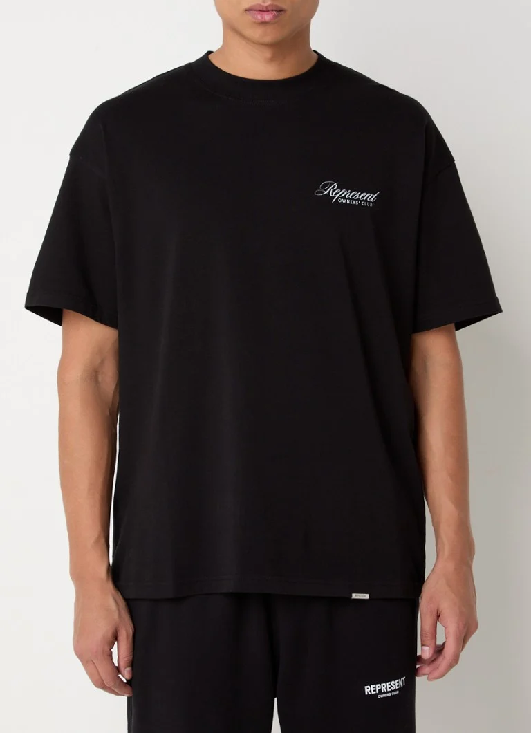 Tricou Owners Club cu logo și imprimeu pe spate.