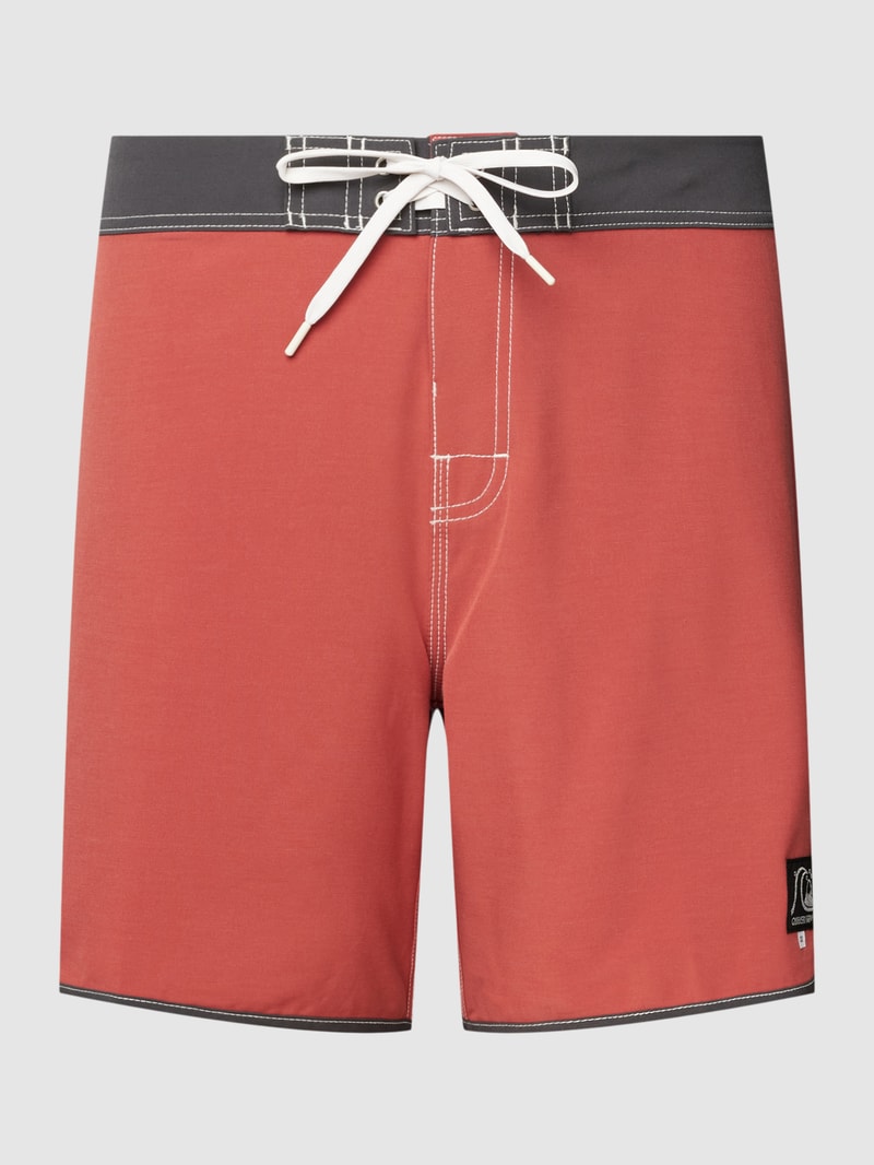 Badehose mit Label-Patch Modell 'ORIGINAL SCALLOP' in rot