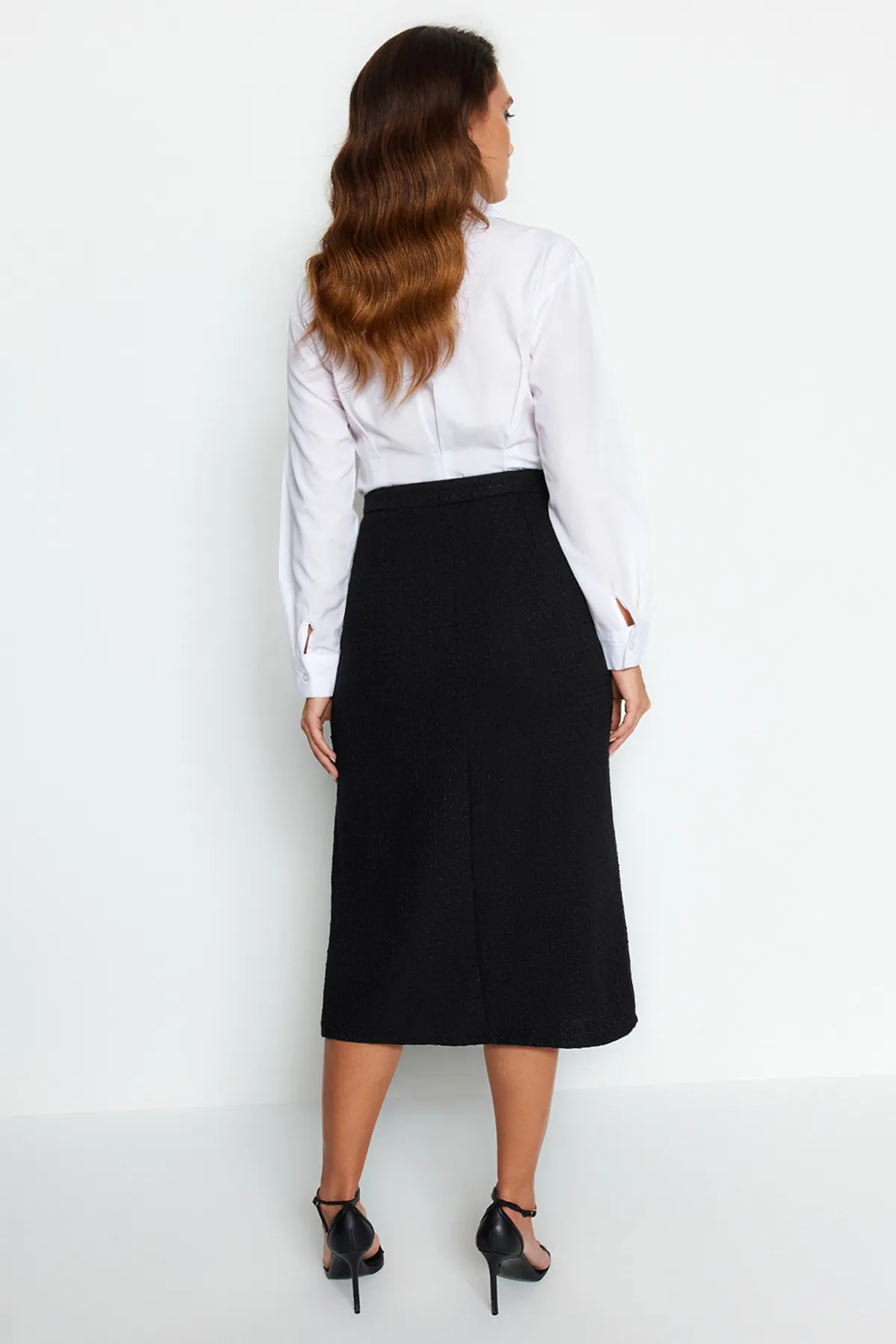 Trendyol Collection  Schwarzer Midi-Webrock aus Tweed mit Knöpfen und Details TWOAW24ET00223