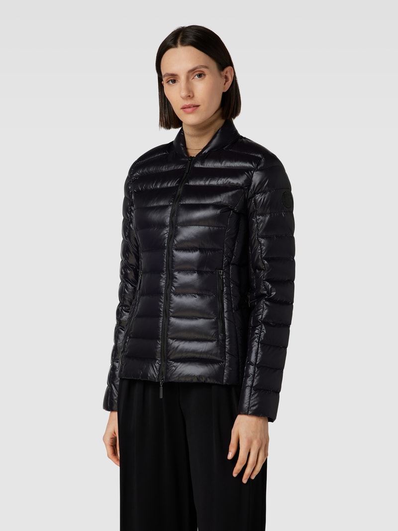 Daunenjacke mit Steppnähten in schwarz