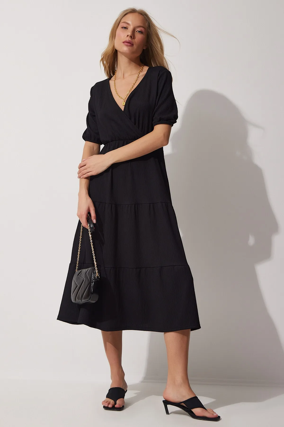 Happiness İstanbul  Schwarzes Sommerstrickkleid mit Wickelkragen für Damen UB00026
