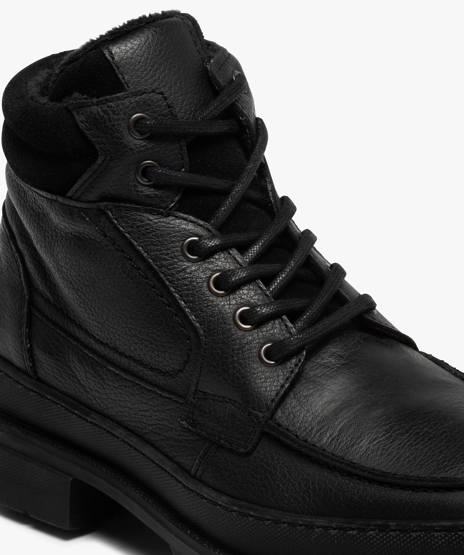Boots homme unis dessus cuir et semelle crantée | GEMO