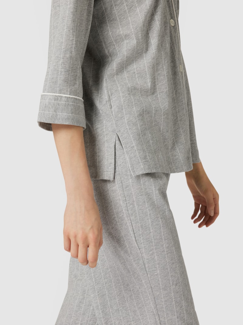 Pyjama mit Streifenmuster in mittelgrau