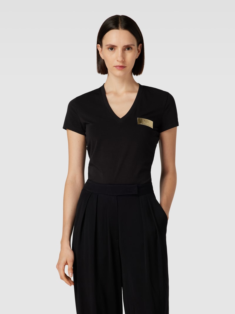 T-Shirt mit V-Ausschnitt in schwarz