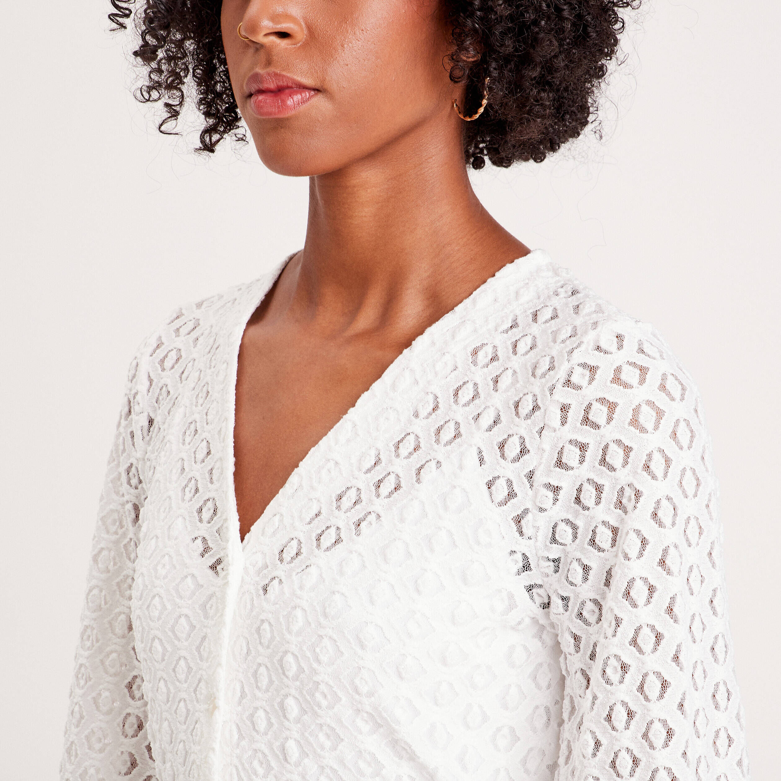 T-shirt dentelle col en V ecru femme | Cache Cache