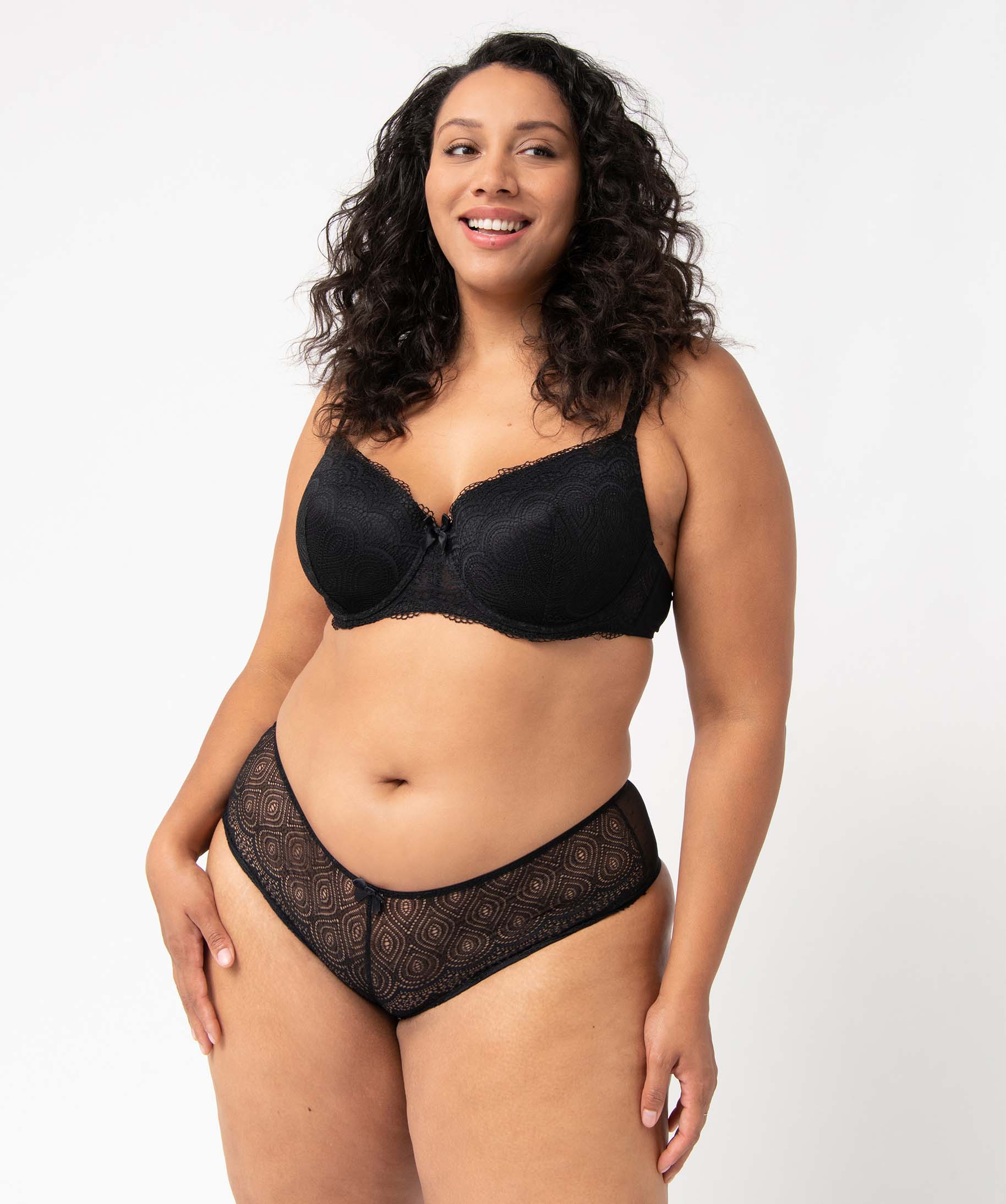 Soutien-gorge grande taille à armatures et coques fines noir | GEMO