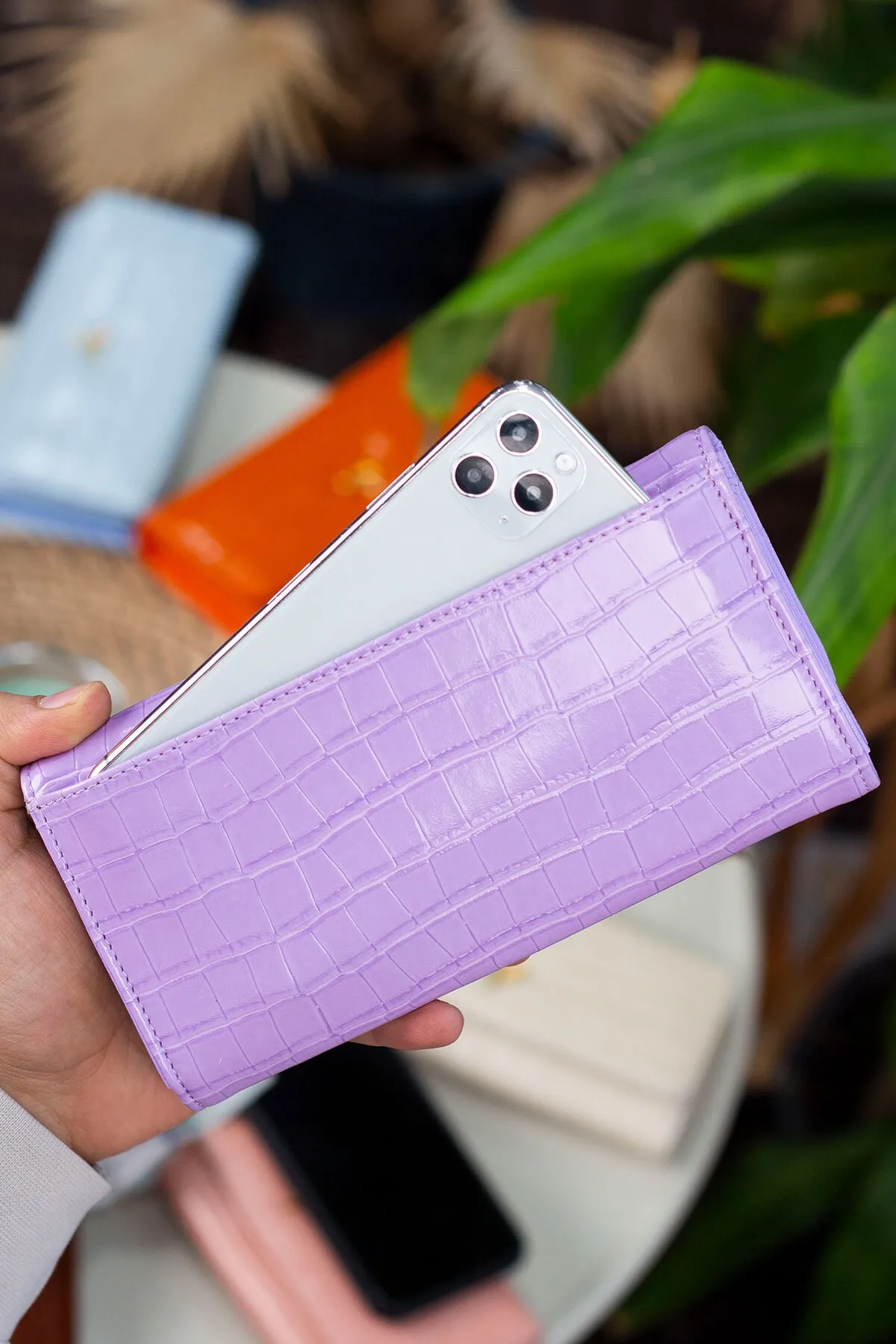 Garbalia  Lady Technological Leder-Krokodilmuster. Stilvolle fliederfarbene Damenbrieftasche mit großem Kartenhalter und Münzfach
