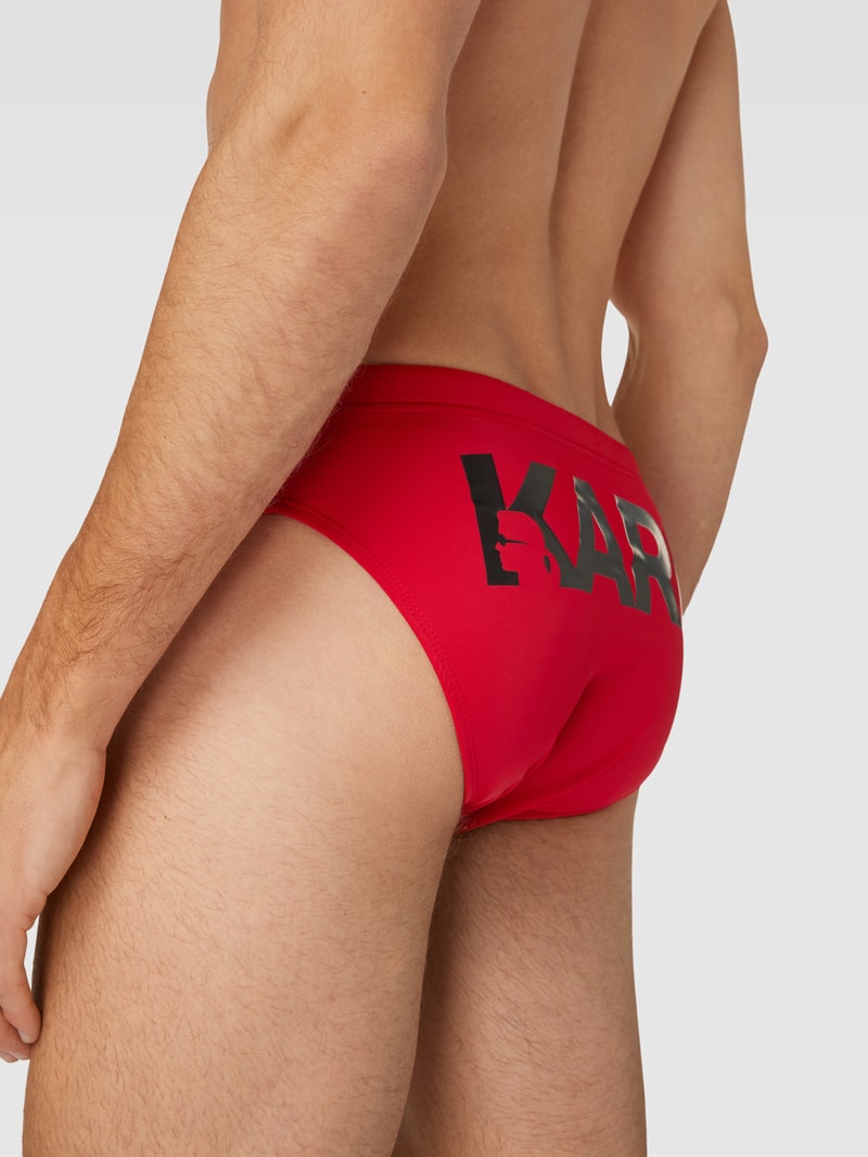 Badehose mit Label-Print in rot