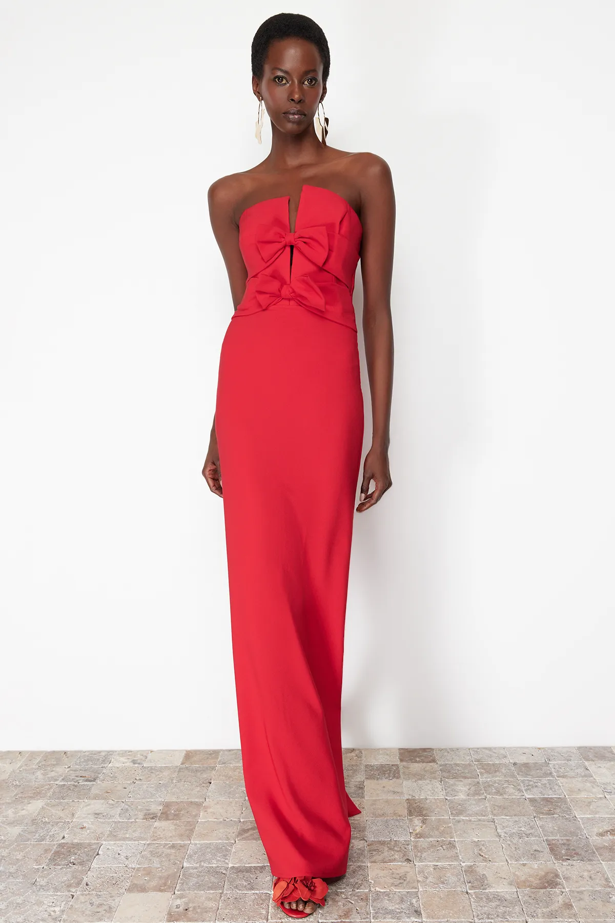 Trendyol Collection  Langes Abendkleid mit rotem Schleifendetail TPRSS24AE00073