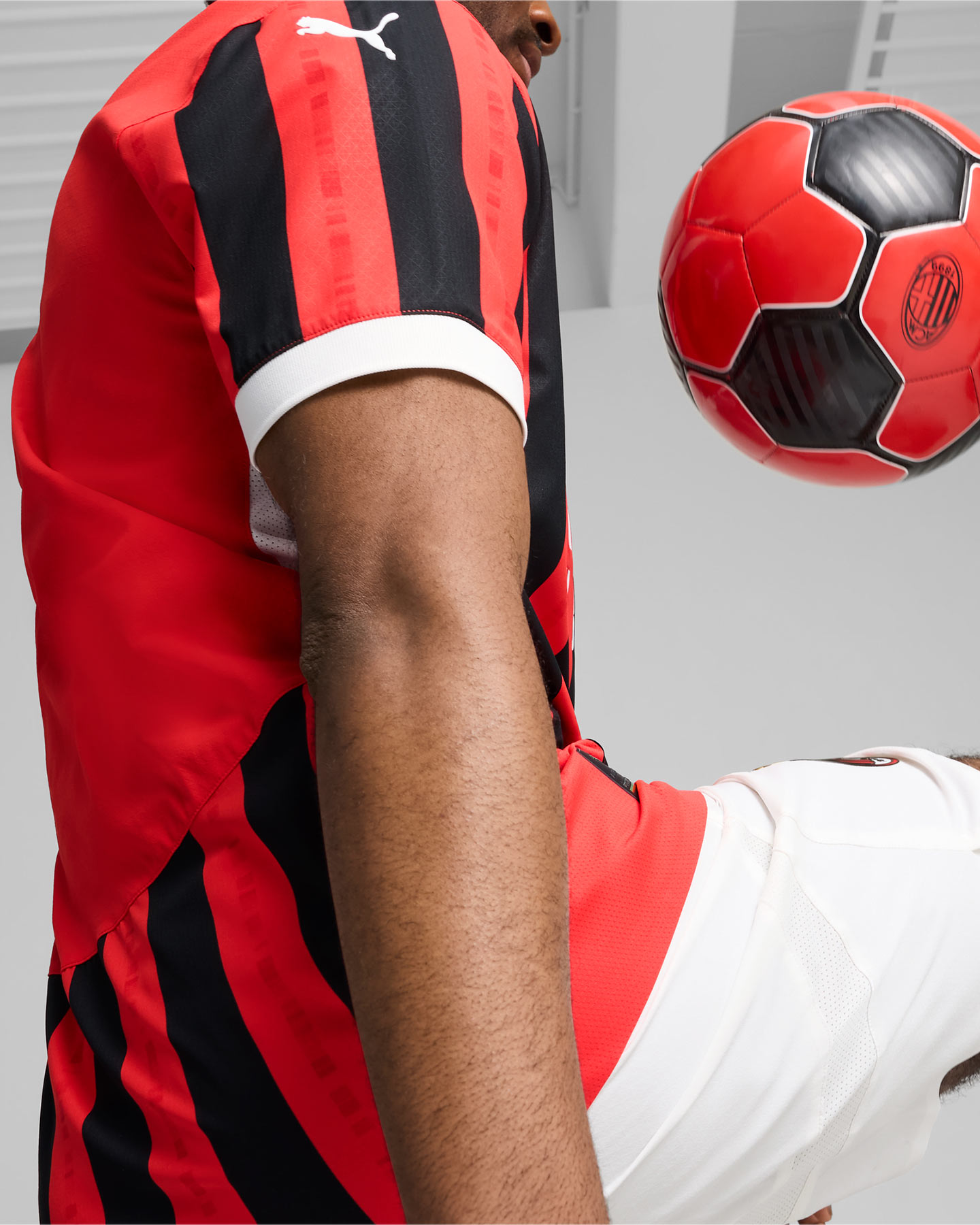 Oficiálny futbalový dres Puma AC Milan Home Authentic 24-25 M 774949-01