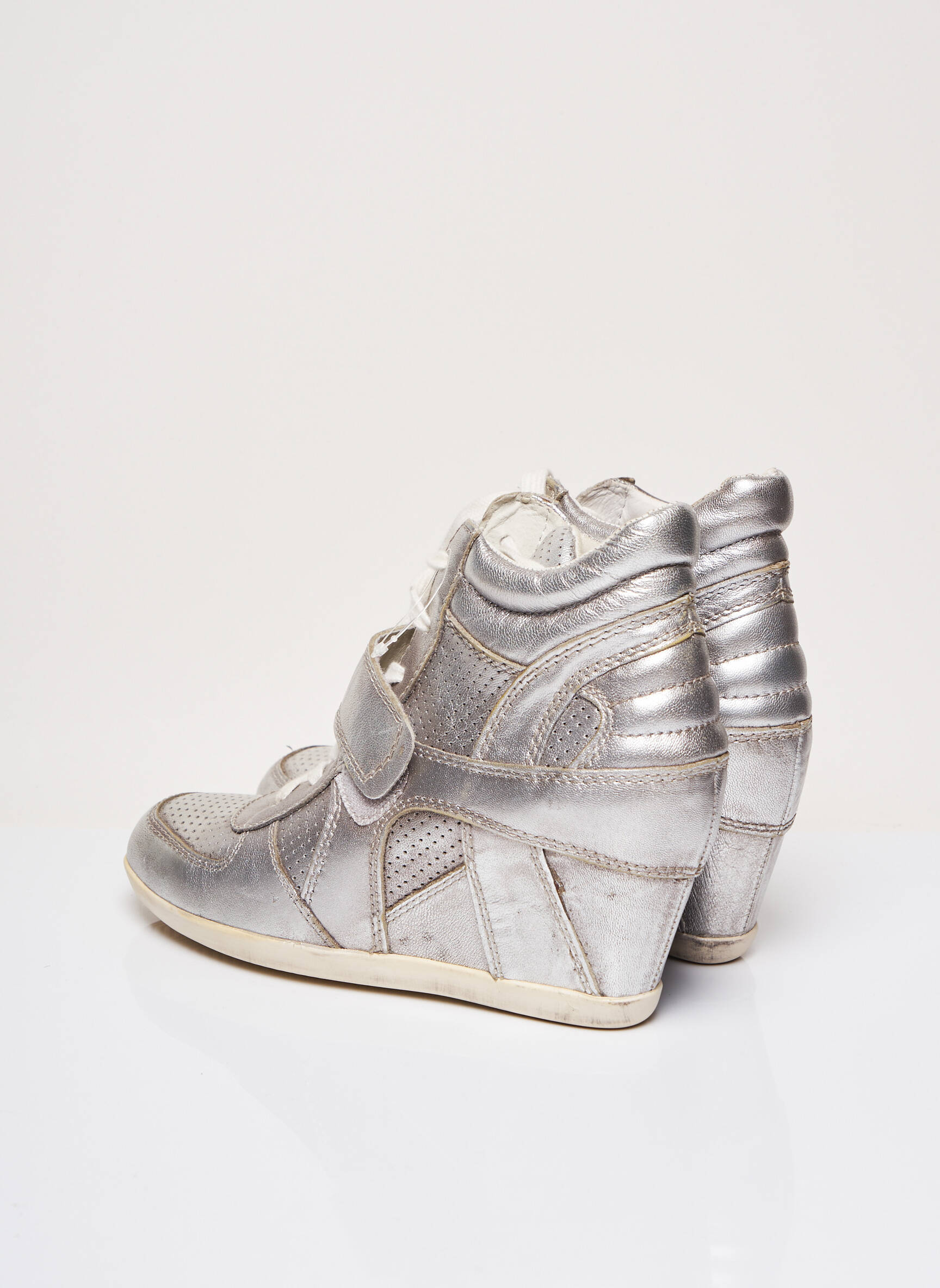 Ash Baskets Femme couleur gris