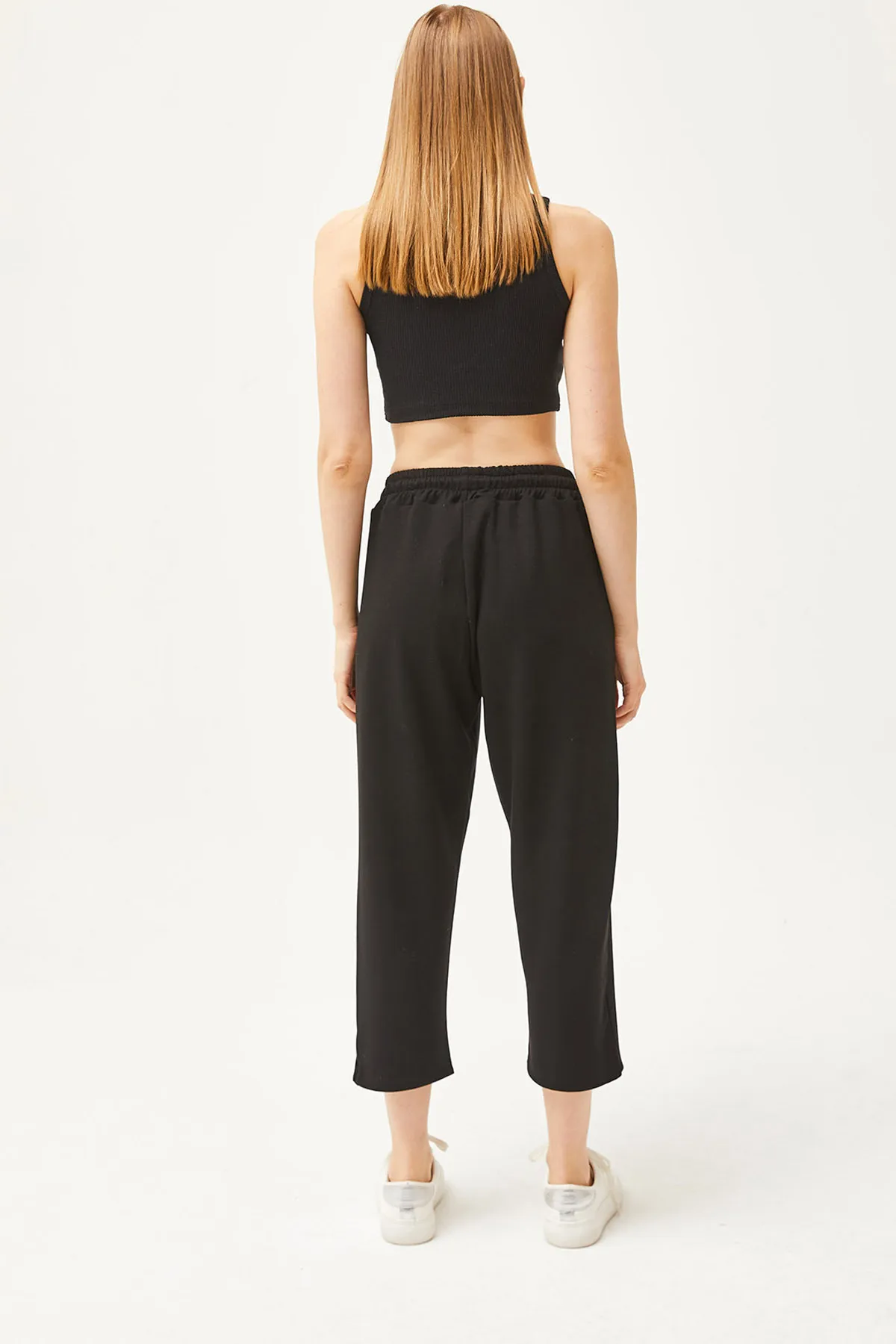 Olalook  Schwarze, weich strukturierte Modal-Jogginghose für Damen mit Taschennähten EŞF-00000069