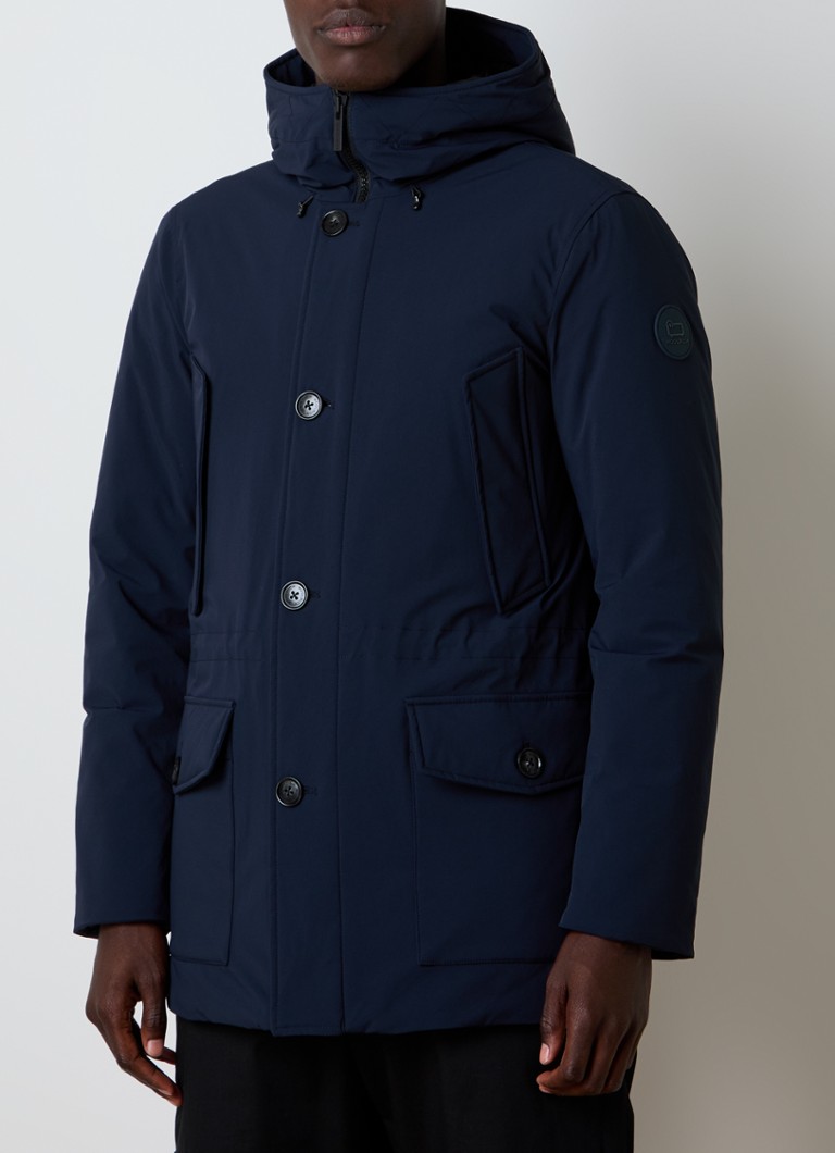 Prošívaná parka Woolrich Arctic s péřovou výplní a kapucí