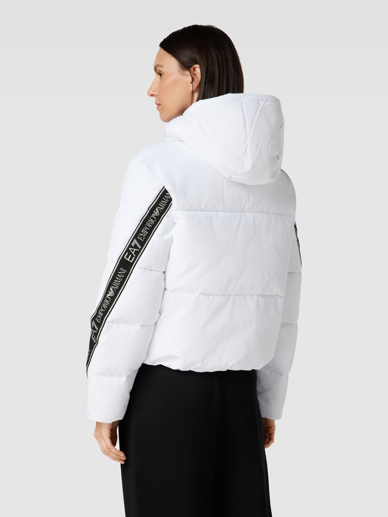 Steppjacke mit Label-Detail Modell 'LOGO SERIES' in weiß