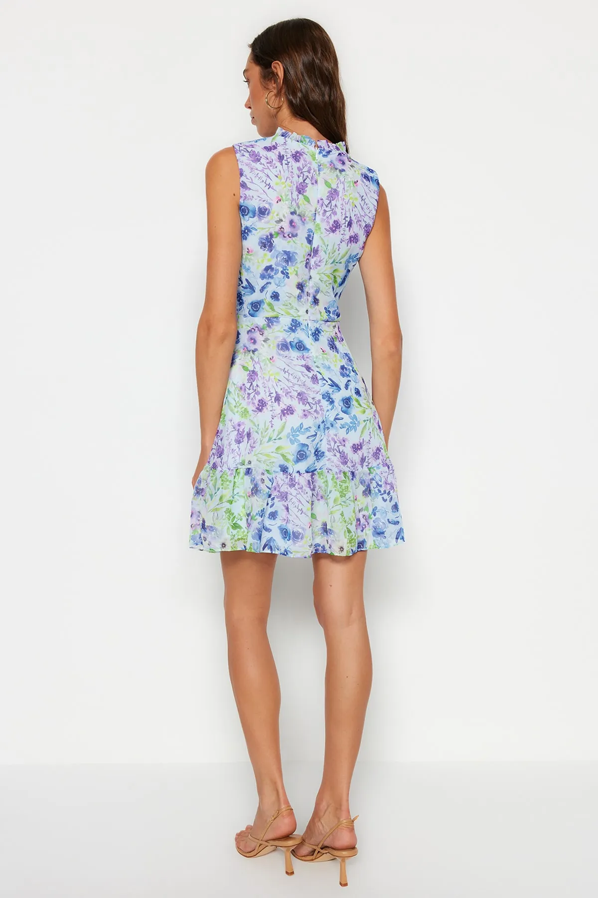 Trendyol Collection  Blaues, geblümtes Mini-Rüschen-Webkleid TWOSS20EL0681