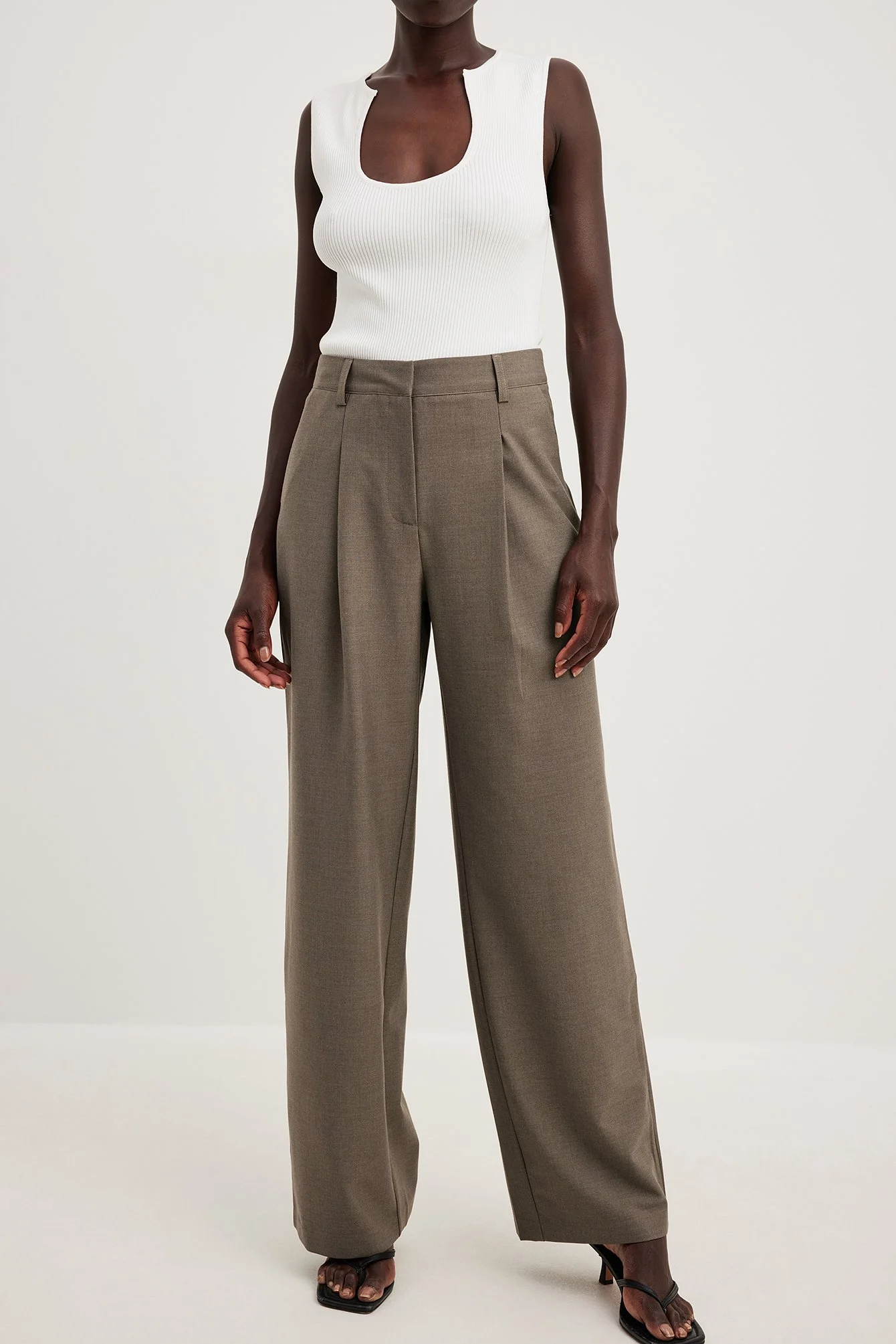 Melange-Anzughose mit hoher Taille und Bundfalten
