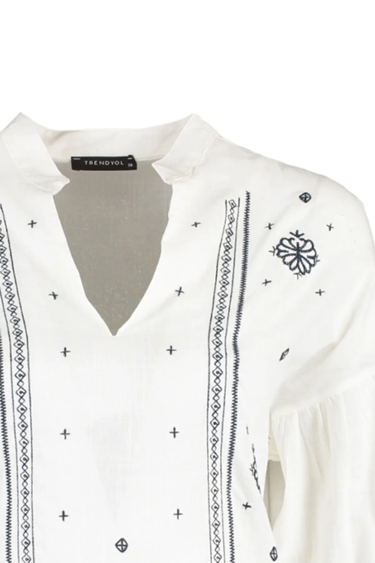 Trendyol Collection  Weiße, bestickte, gewebte Bluse mit Ballonärmeln TWOSS20BZ0284