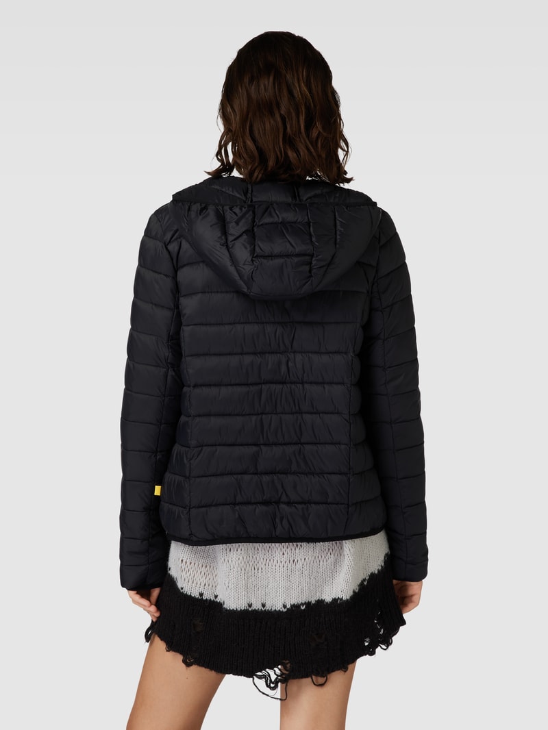 Steppjacke mit Label-Detail in schwarz