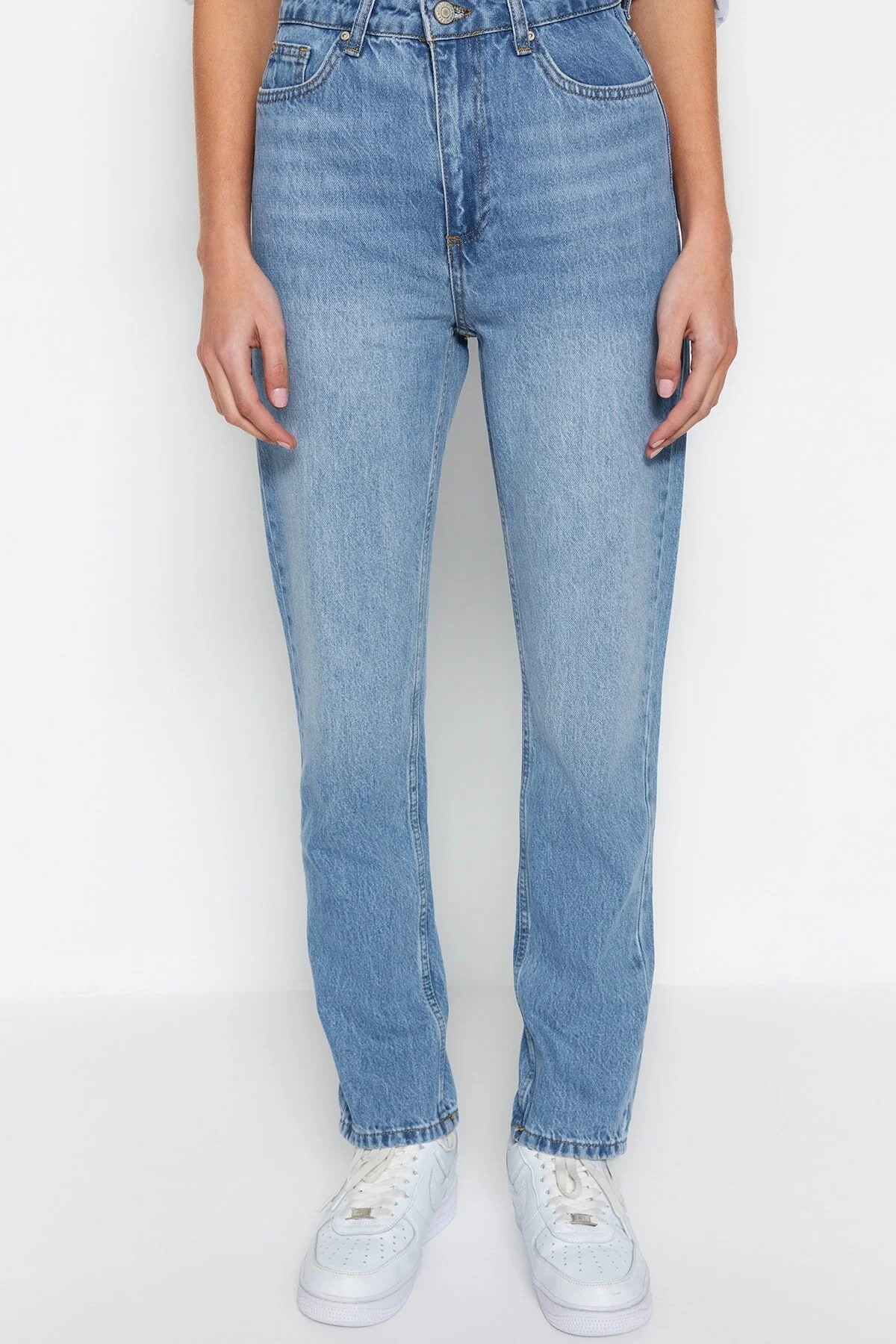 Trendyol Collection  Blaue, gerade Jeans mit hoher Taille TWOSS22JE0653