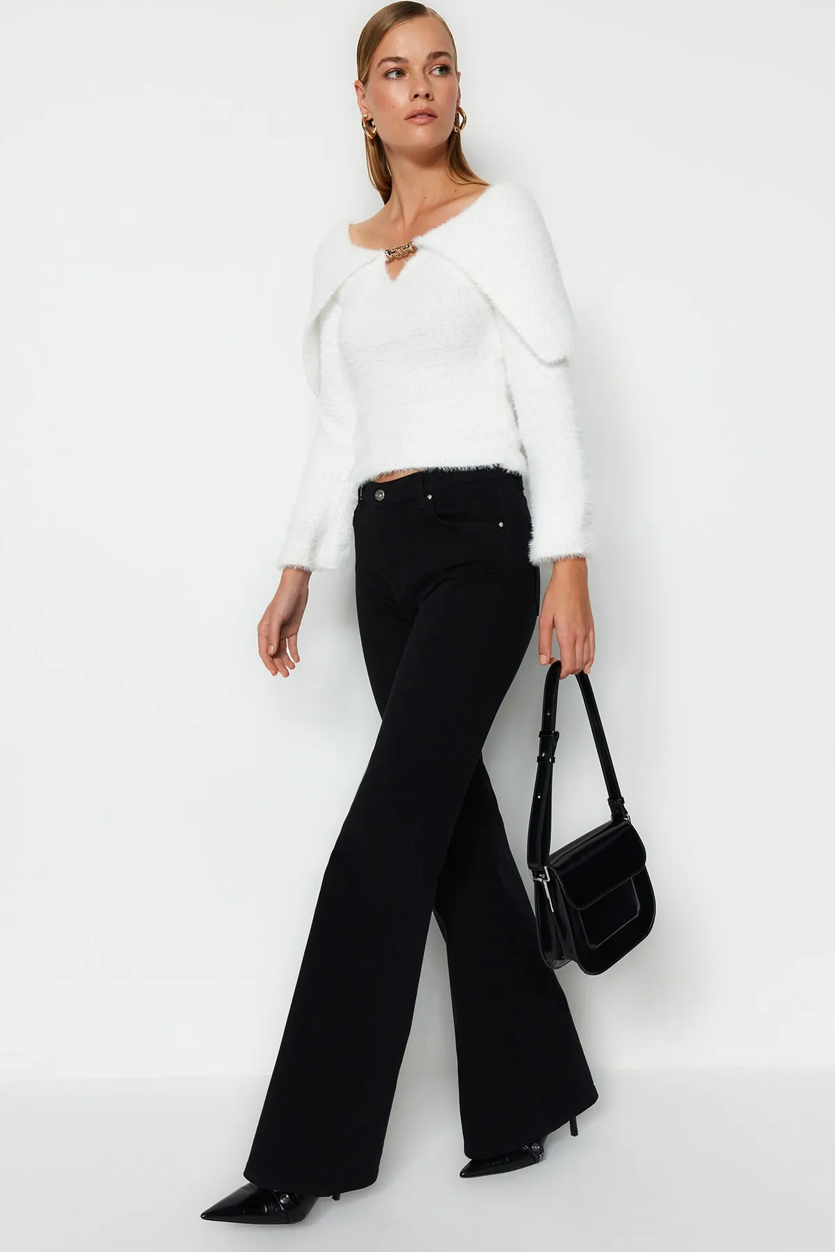 Trendyol Collection  Ecrufarbener Strickpullover mit Federn TWOAW24KZ00741