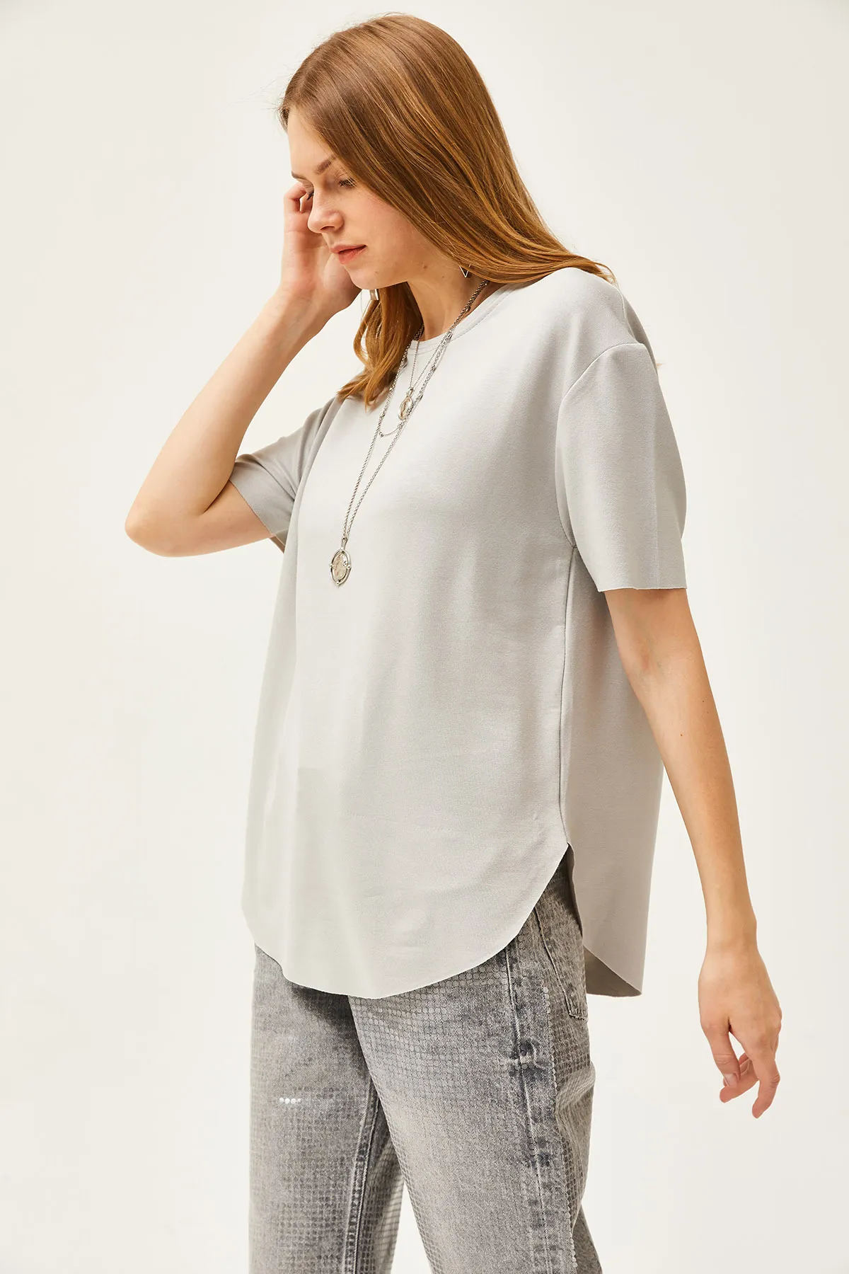 Olalook  Graues T-Shirt aus Modal mit weichen, strukturierten Knöpfen und sechs Ovalen für Damen, TSH-19000771