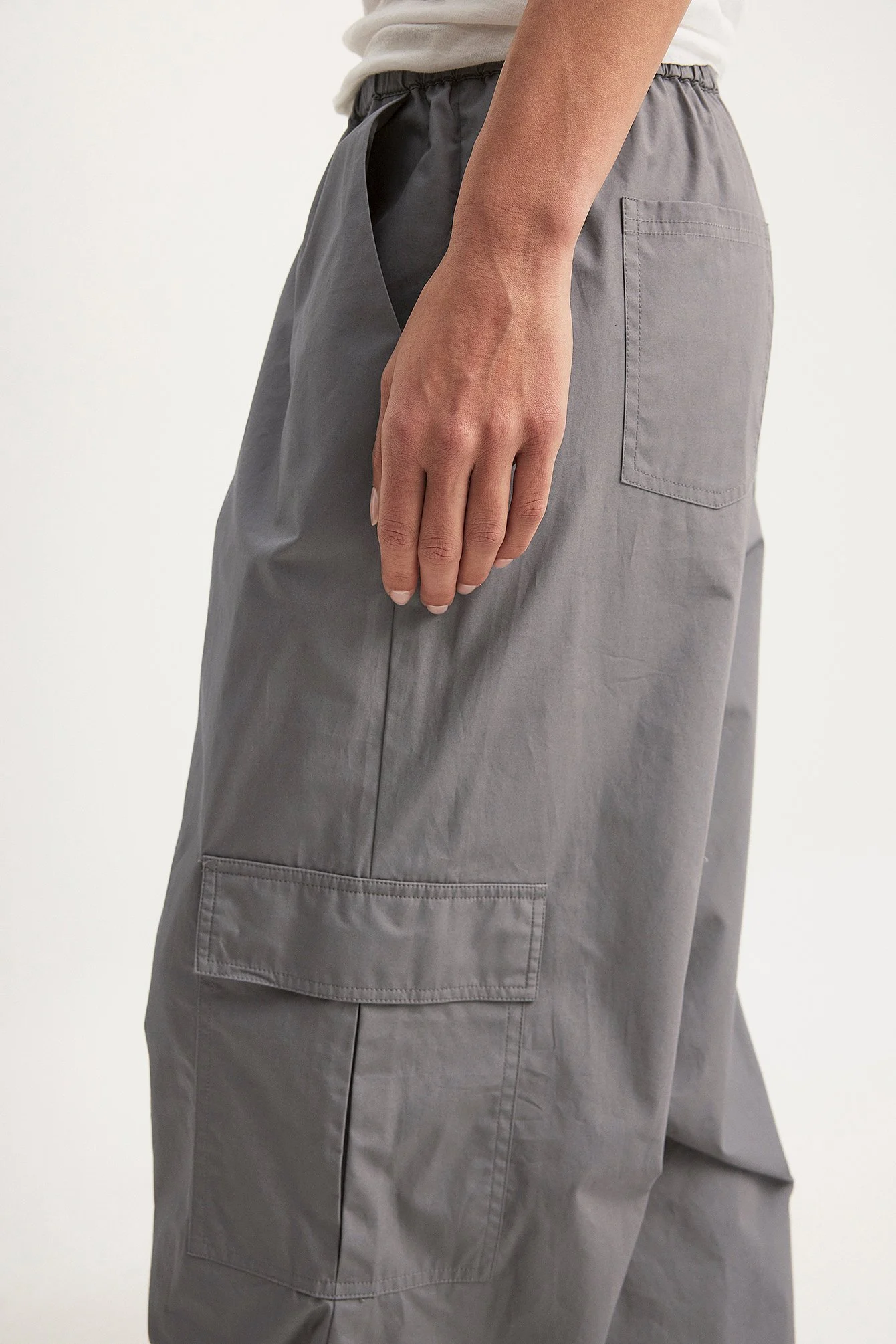 Lockere Cargohose mit halbhoher Taille und Kordelzug