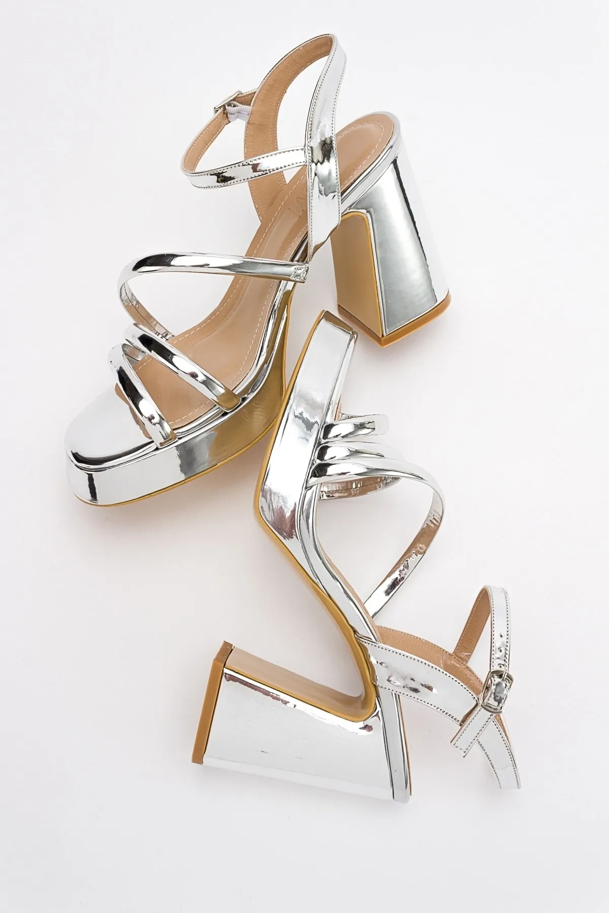 LuviShoes  Heas silberne Damenschuhe mit Absatz