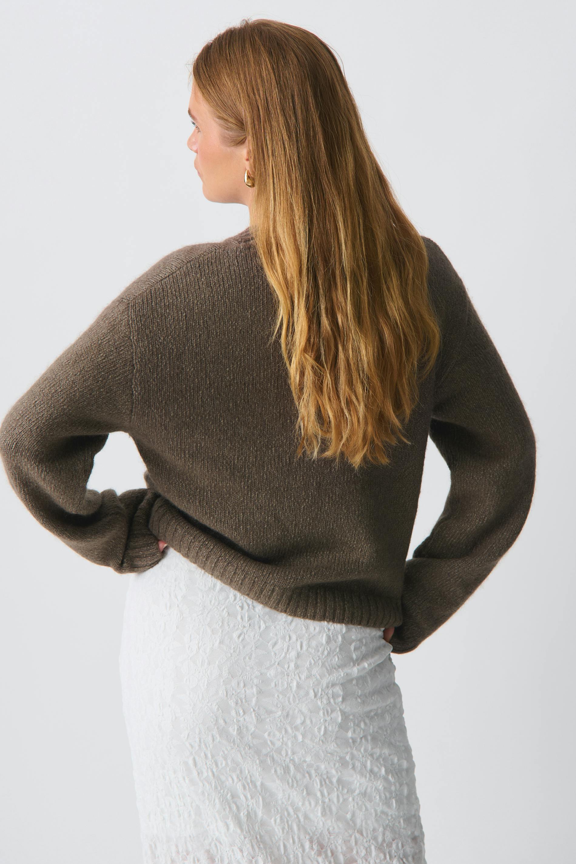 Embroidery knitted sweater