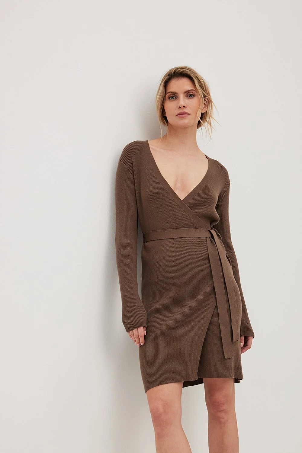 Mini-Wickelkleid mit Gürtel