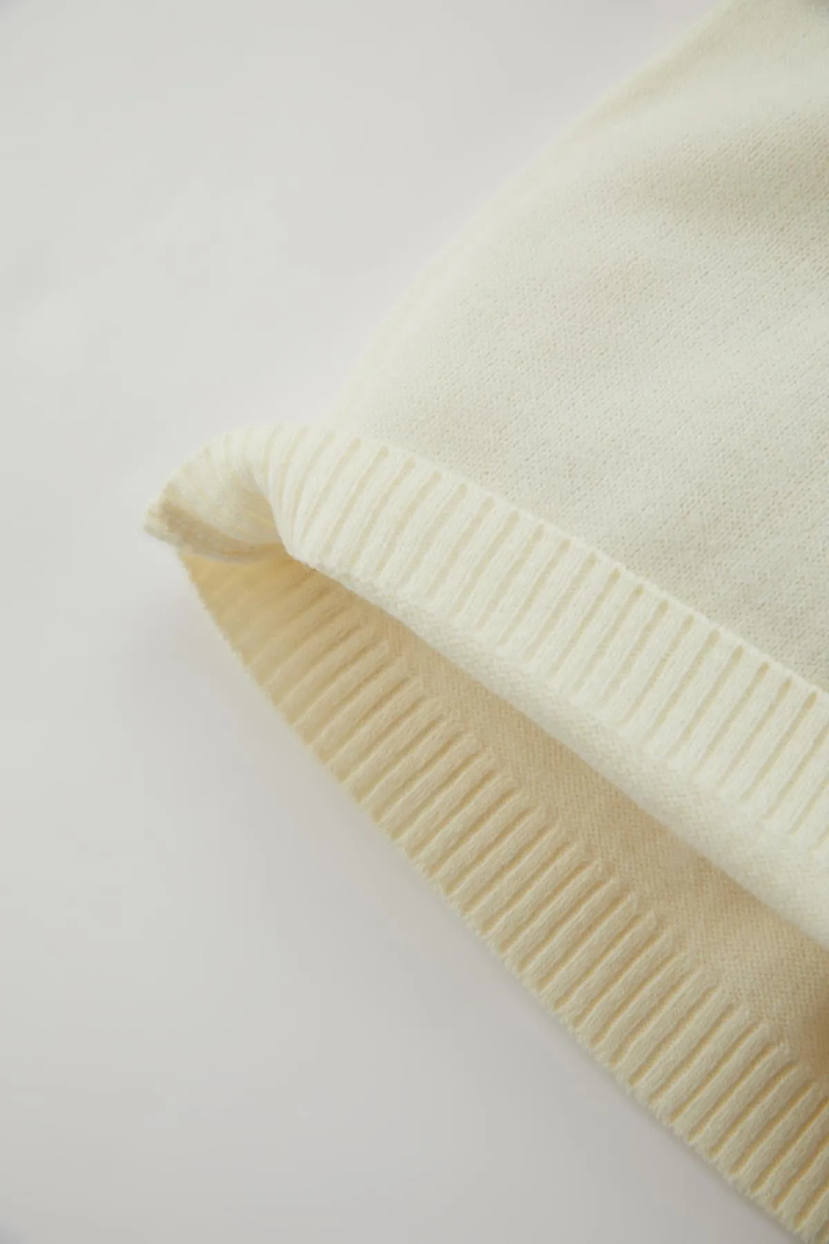 DeFacto  Baby-Mädchen-Pullover mit normaler Passform und Rundhalsausschnitt