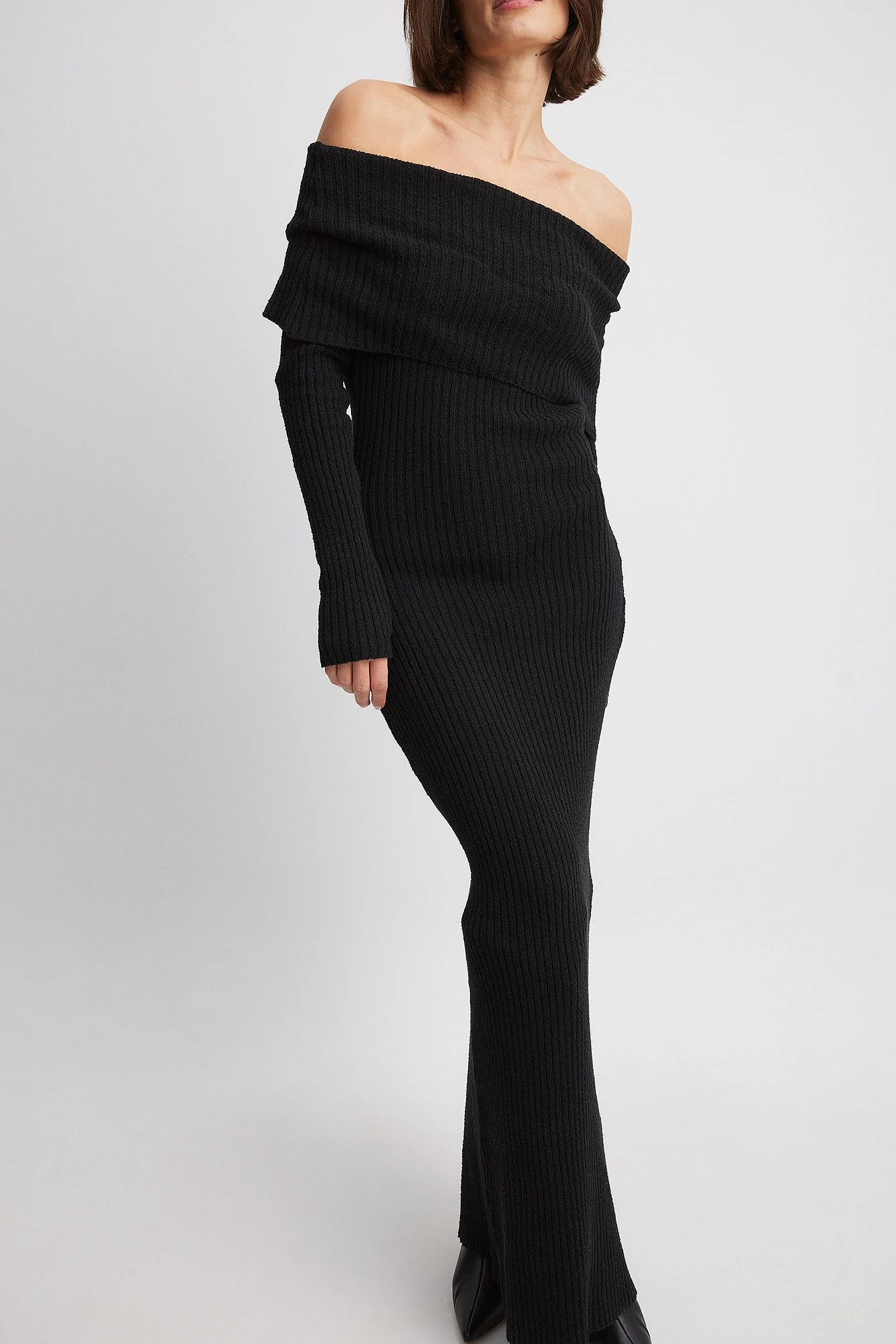Schulterfreies Kleid mit offenem Rücken