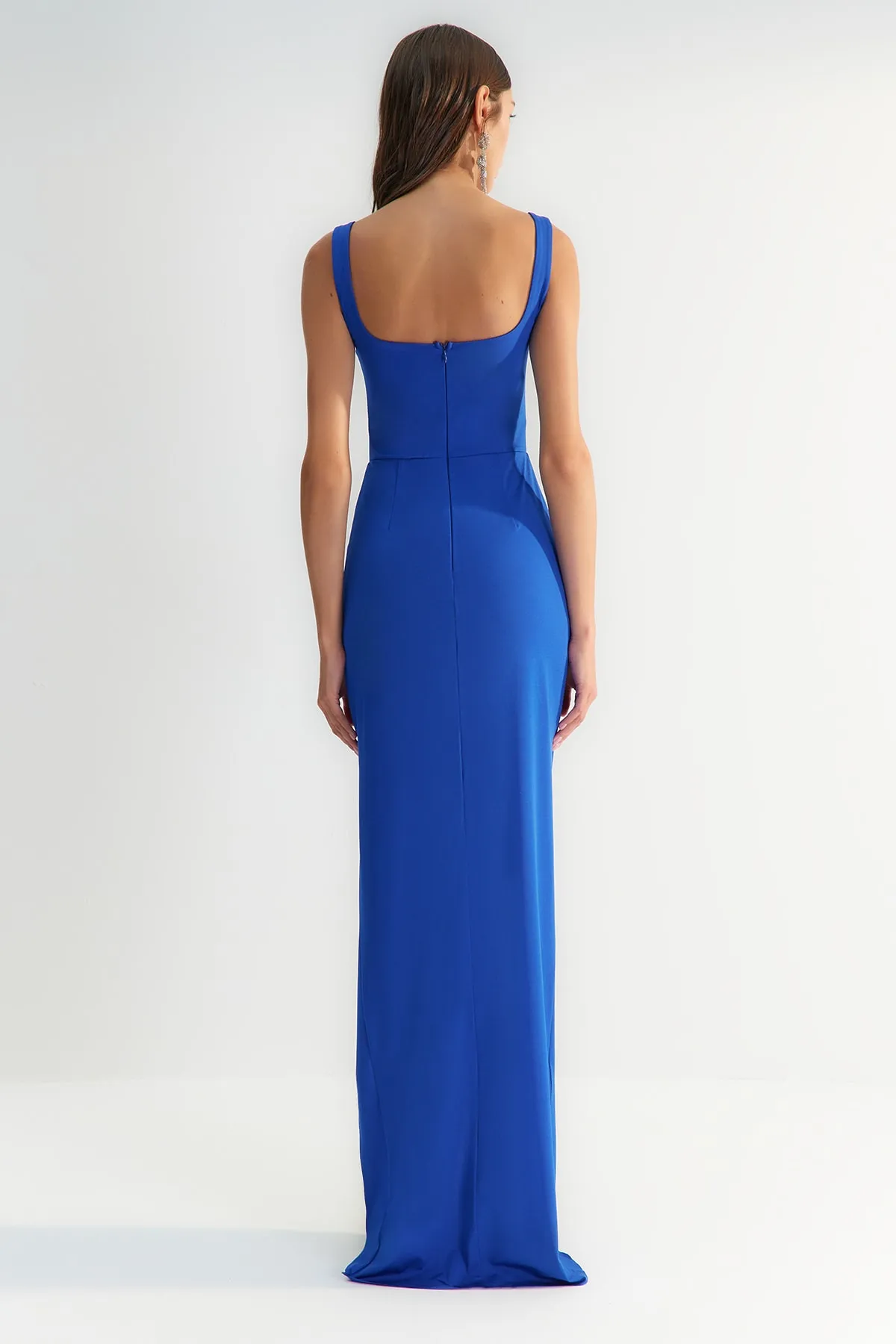 Trendyol Collection  X Zeynep Tosun Marineblaues, tailliertes Abend- und Abschlusskleid mit Ziernähten TCLSS23AE00010