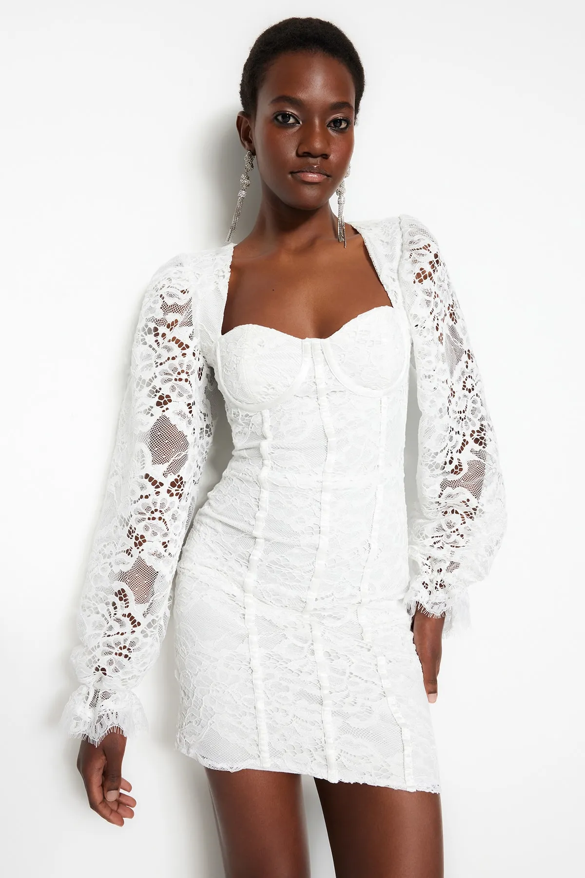 Trendyol Collection  Ecru Tailliertes, gefüttertes Spitzenhochzeits-/Hochzeits-Elegantes Abendkleid TPRSS23EL00314