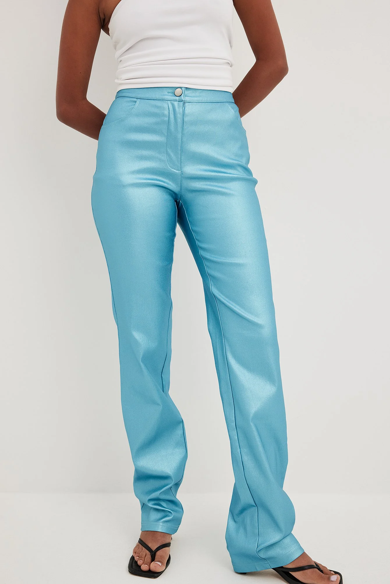 Glänzende Hose mit mittlerer Taille